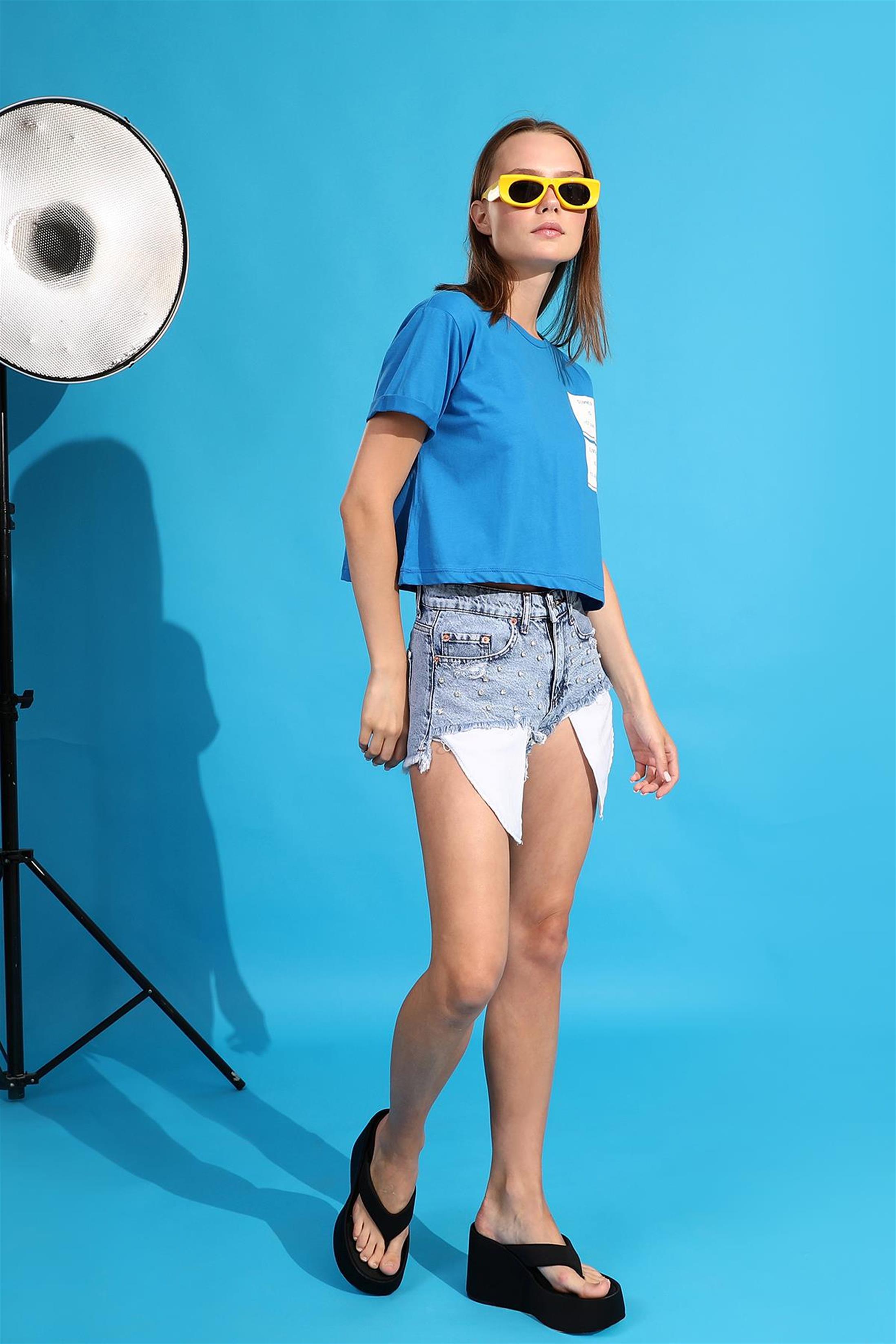 Summer Is Hot and Fun Crop T-Shirt - Mavi