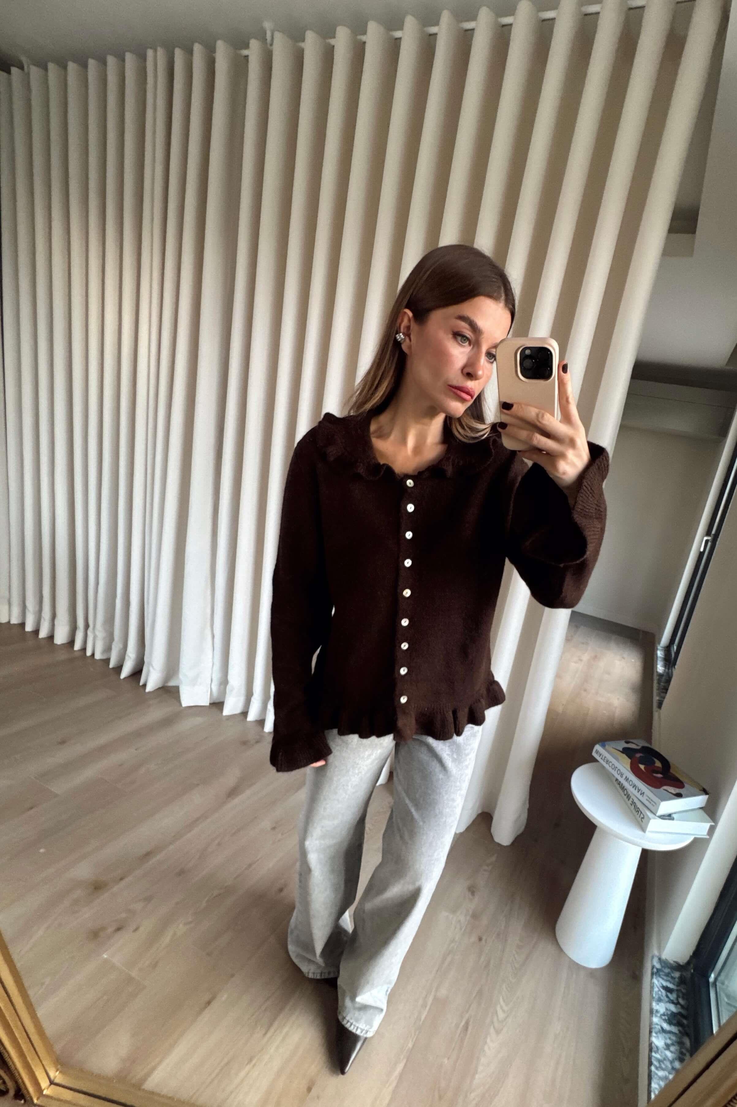 Acı Kahve Fırfır Detaylı Hırka