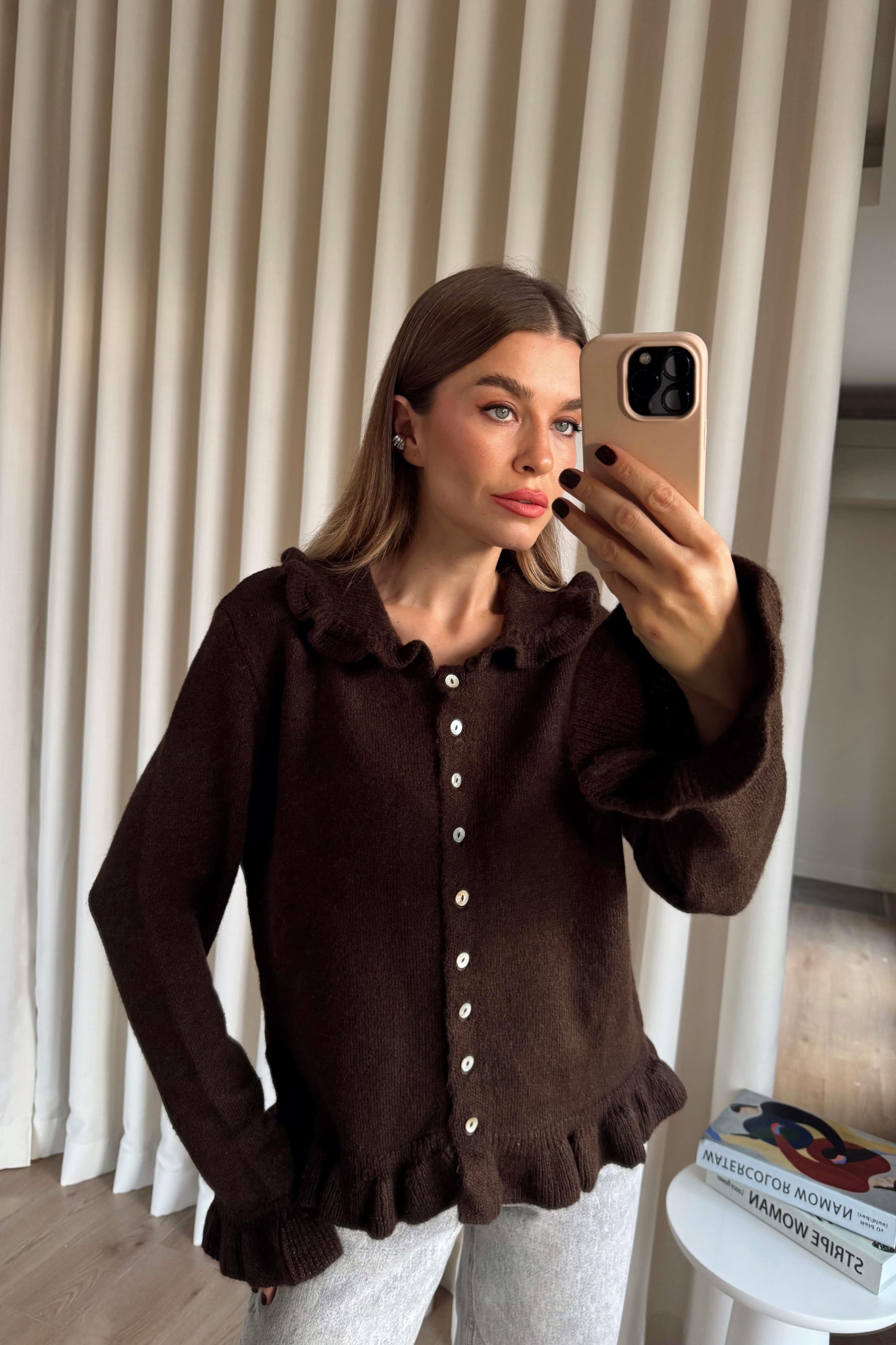 Acı Kahve Fırfır Detaylı Hırka