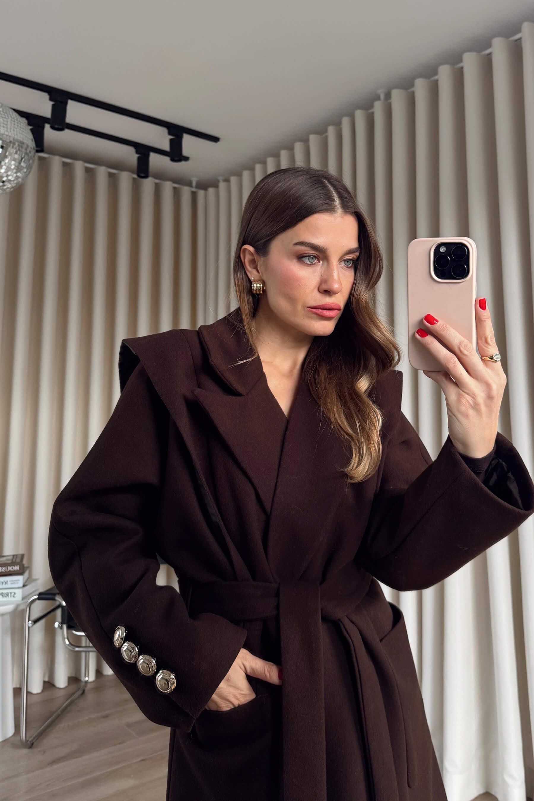 Acı Kahve Omuzdan Pile Detaylı Astarlı Rahat Kalıp Yün Kaban