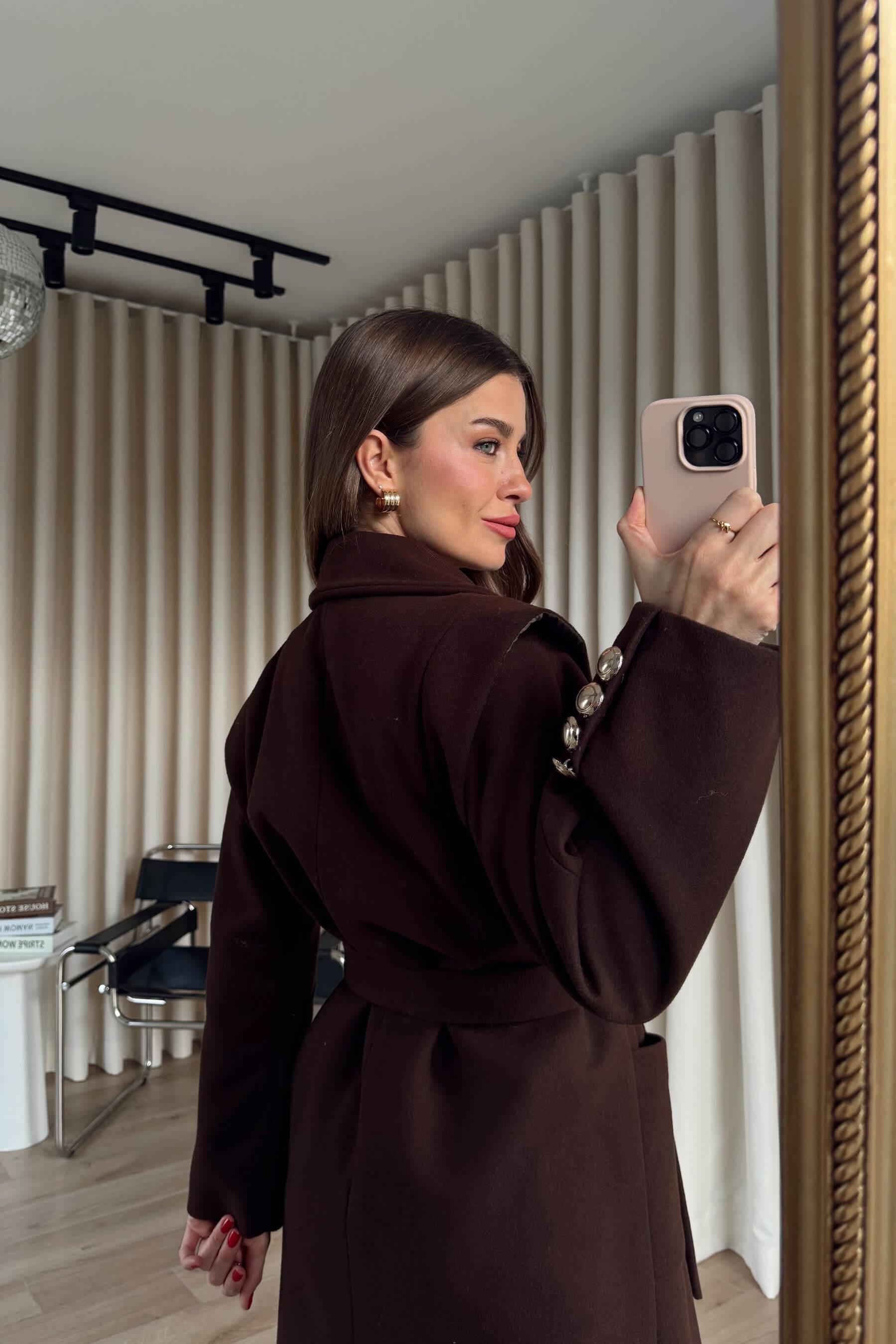 Acı Kahve Omuzdan Pile Detaylı Astarlı Rahat Kalıp Yün Kaban