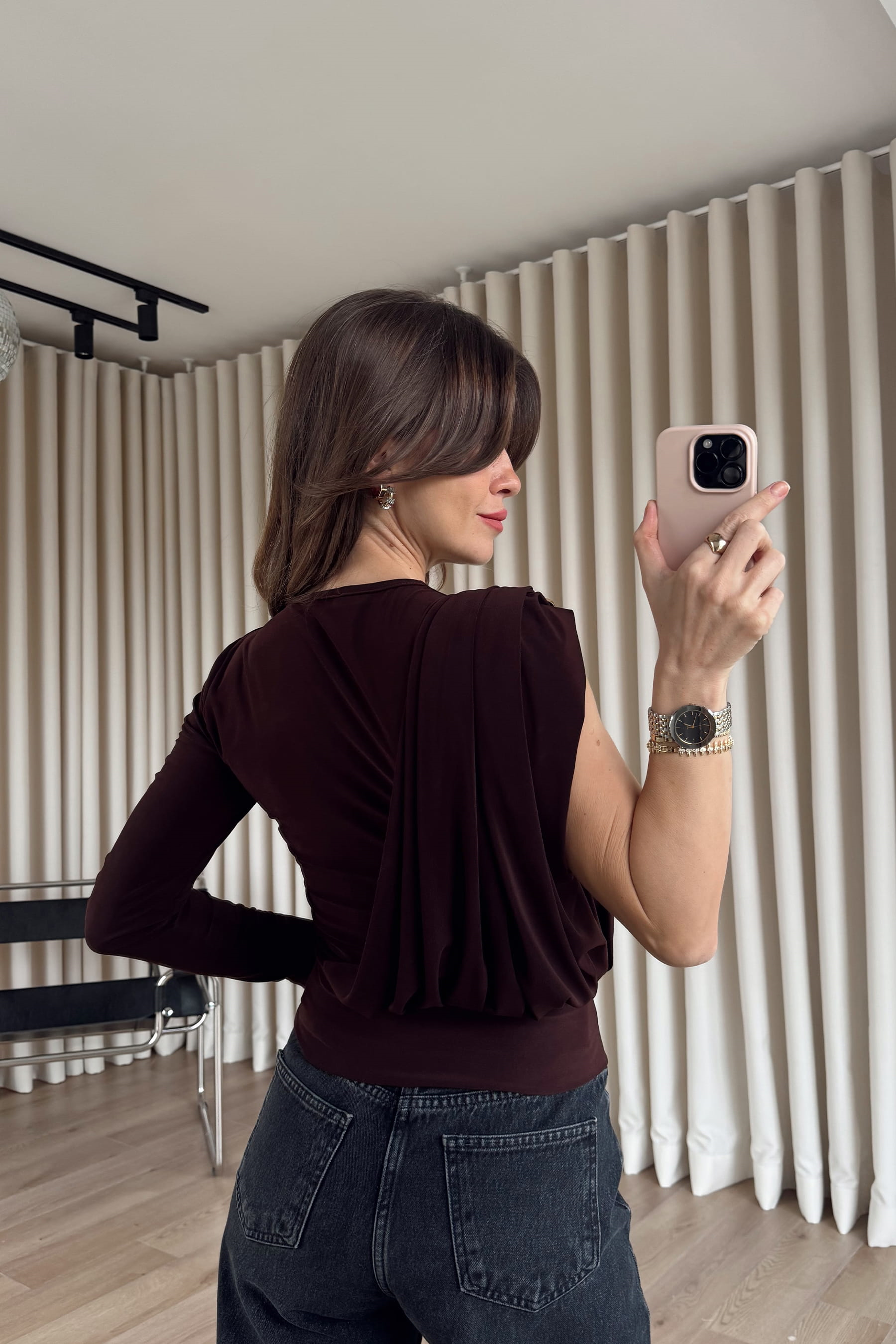 Acı Kahve Tek Omuz Gold Toka Detaylı Bluz