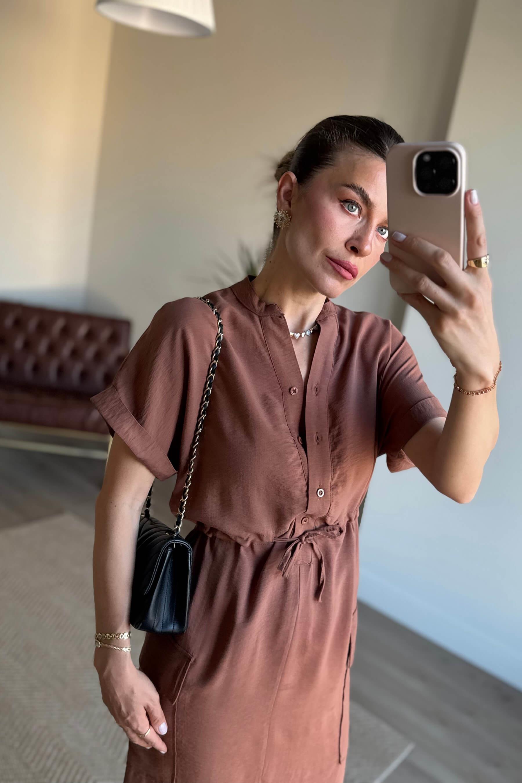 Açık Kahve Hakim Yaka Beli Bağcıklı Yırtmaçlı Gömlek Elbise