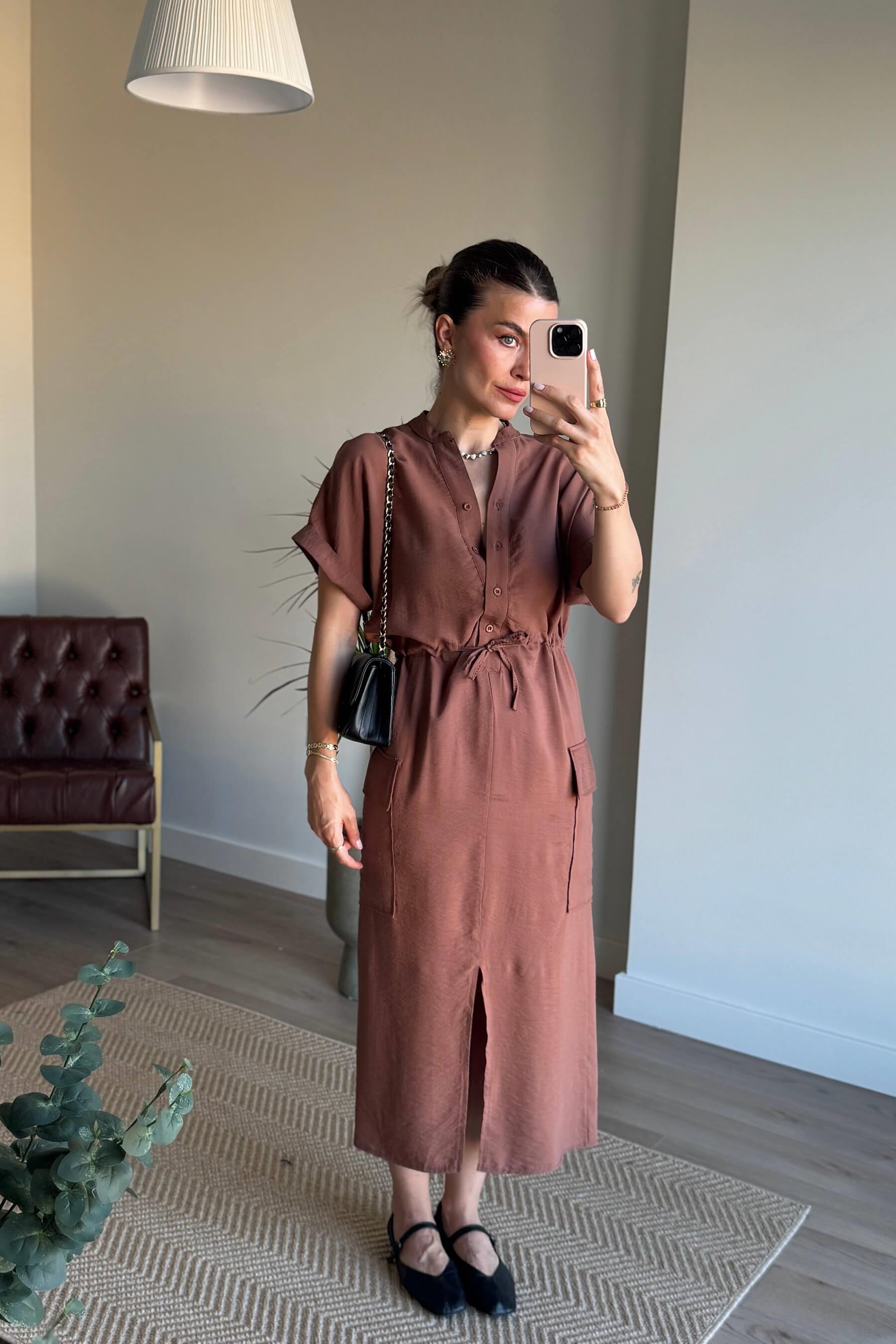 Açık Kahve Hakim Yaka Beli Bağcıklı Yırtmaçlı Gömlek Elbise