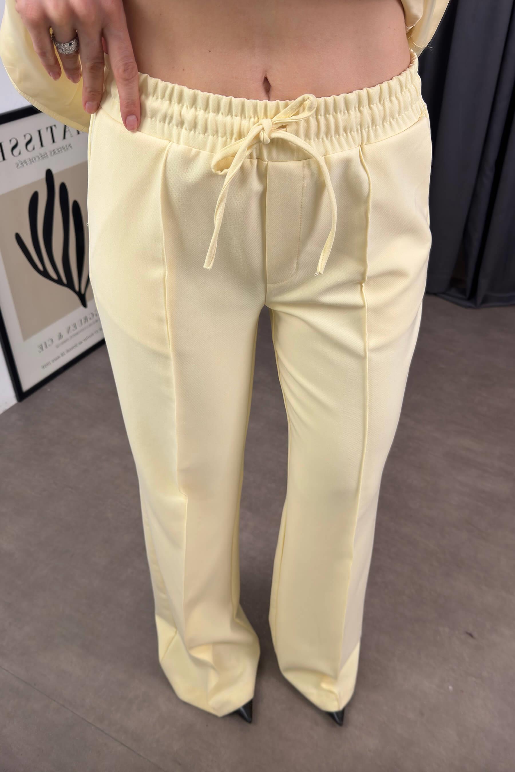 Açık Sarı Kristal Papatya Düğmeli Taşlı Yelek Pantolon Takım