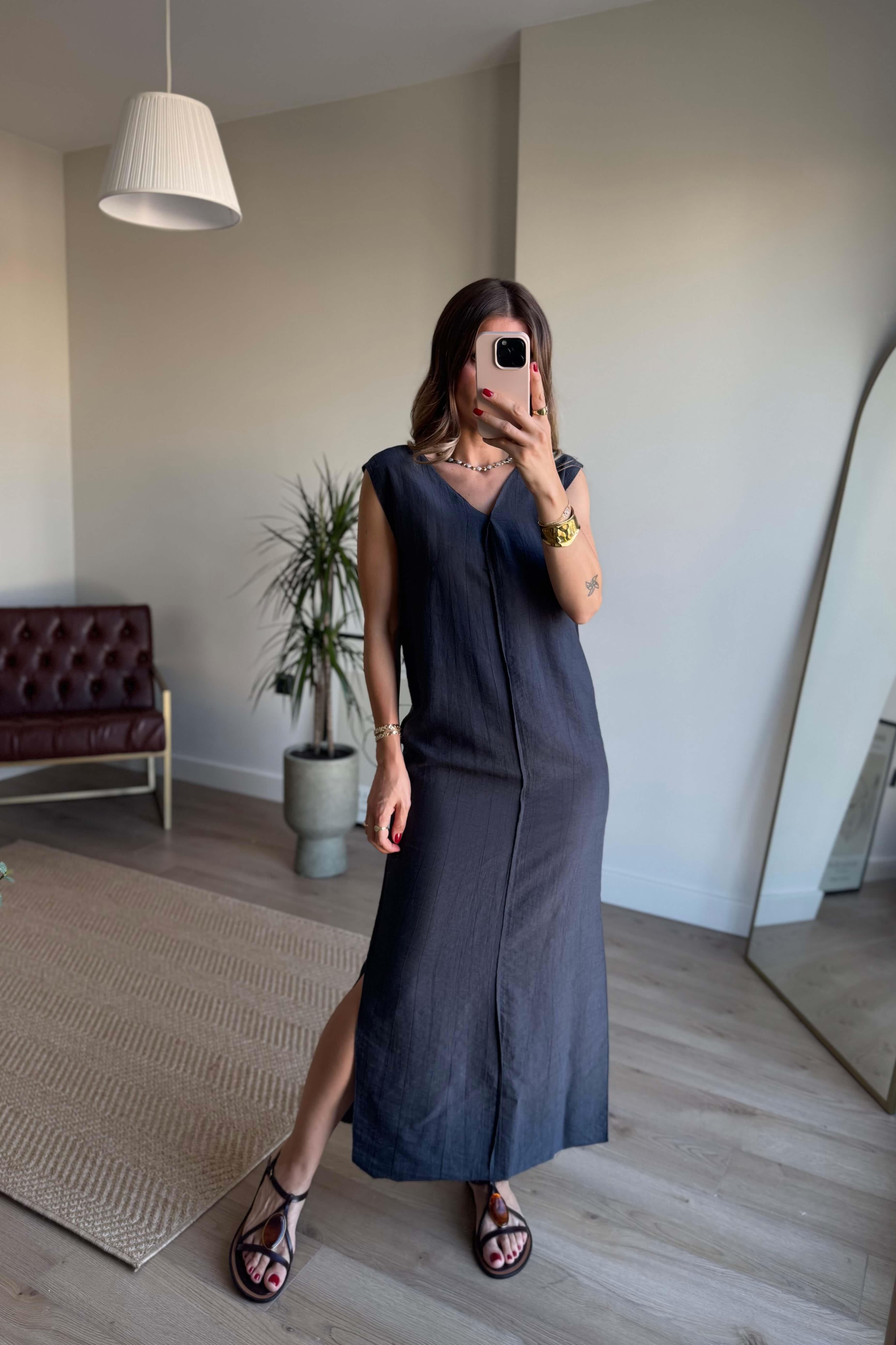 Antrasit Dikiş Detaylı Yırtmaçlı V Yaka Elbise