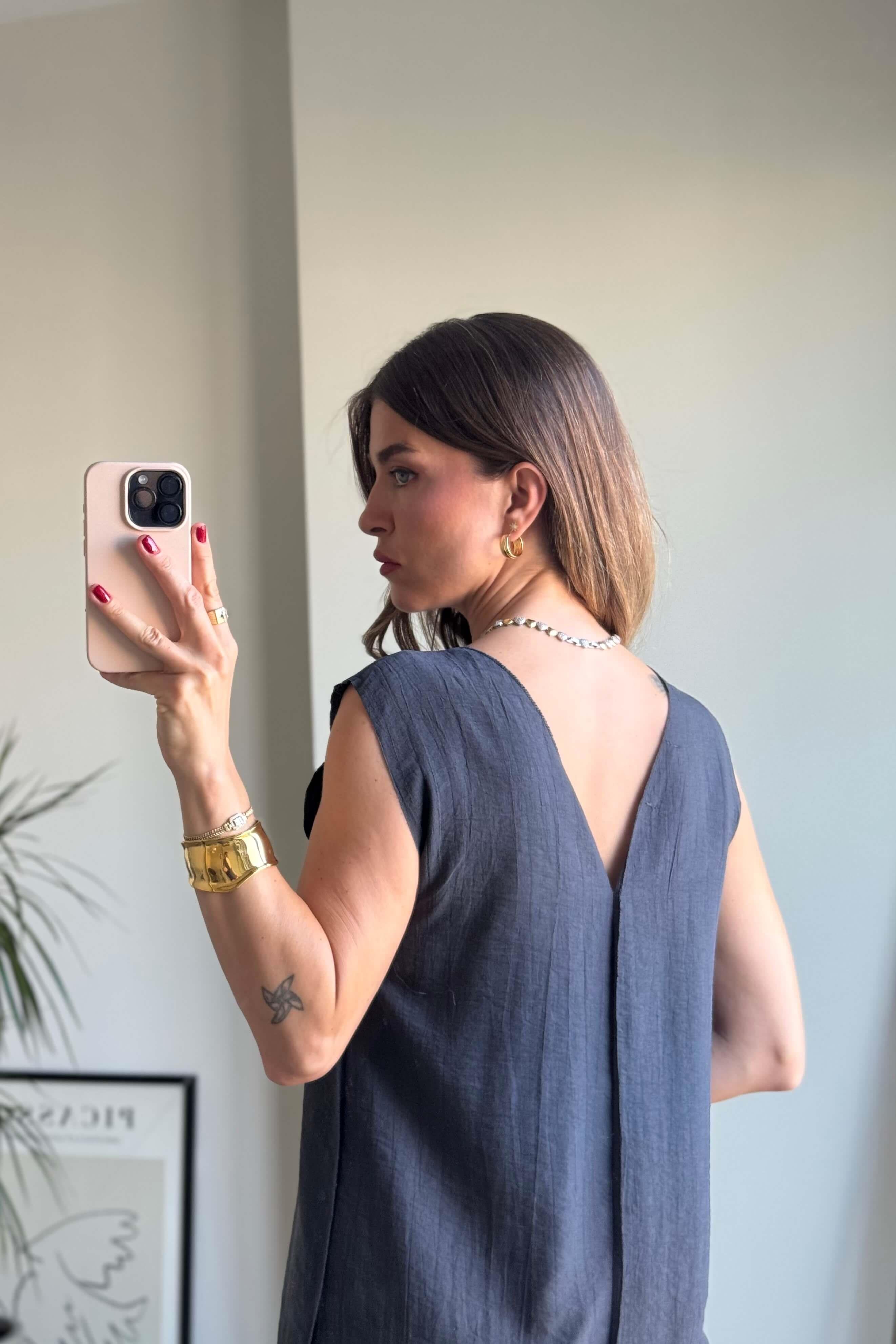 Antrasit Dikiş Detaylı Yırtmaçlı V Yaka Elbise