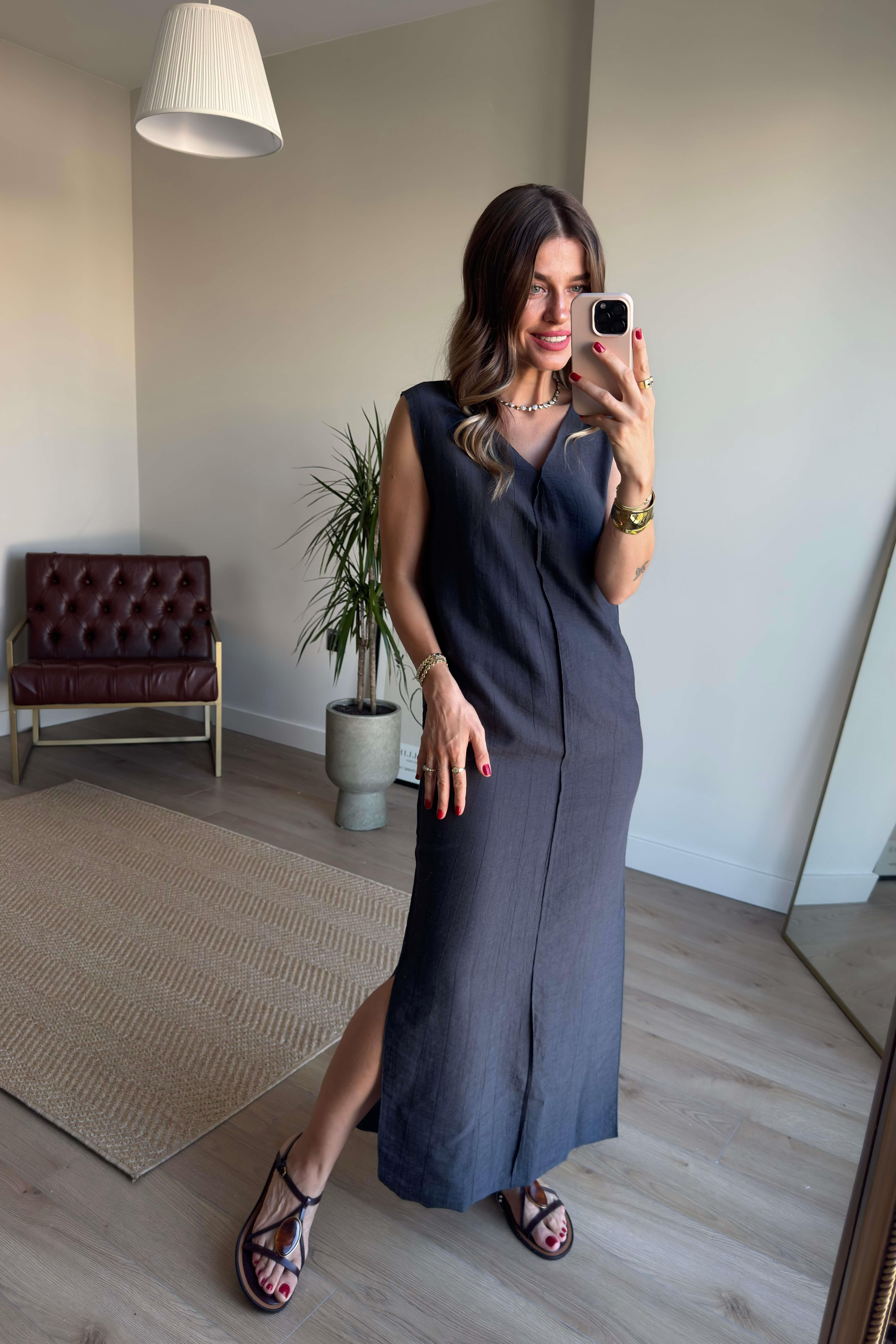 Antrasit Dikiş Detaylı Yırtmaçlı V Yaka Elbise