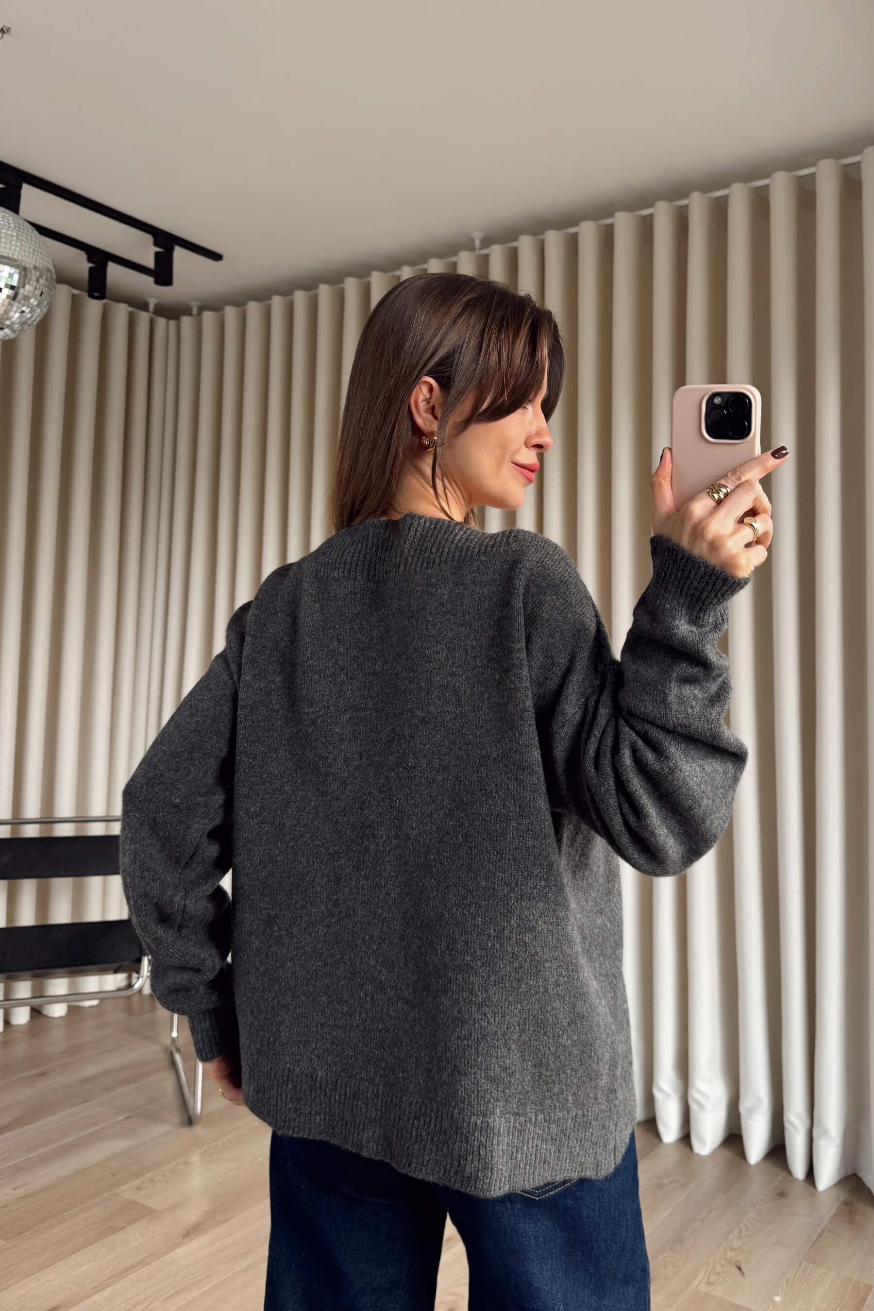 Antrasit Omzu Taş Detaylı Oversize Triko Kazak