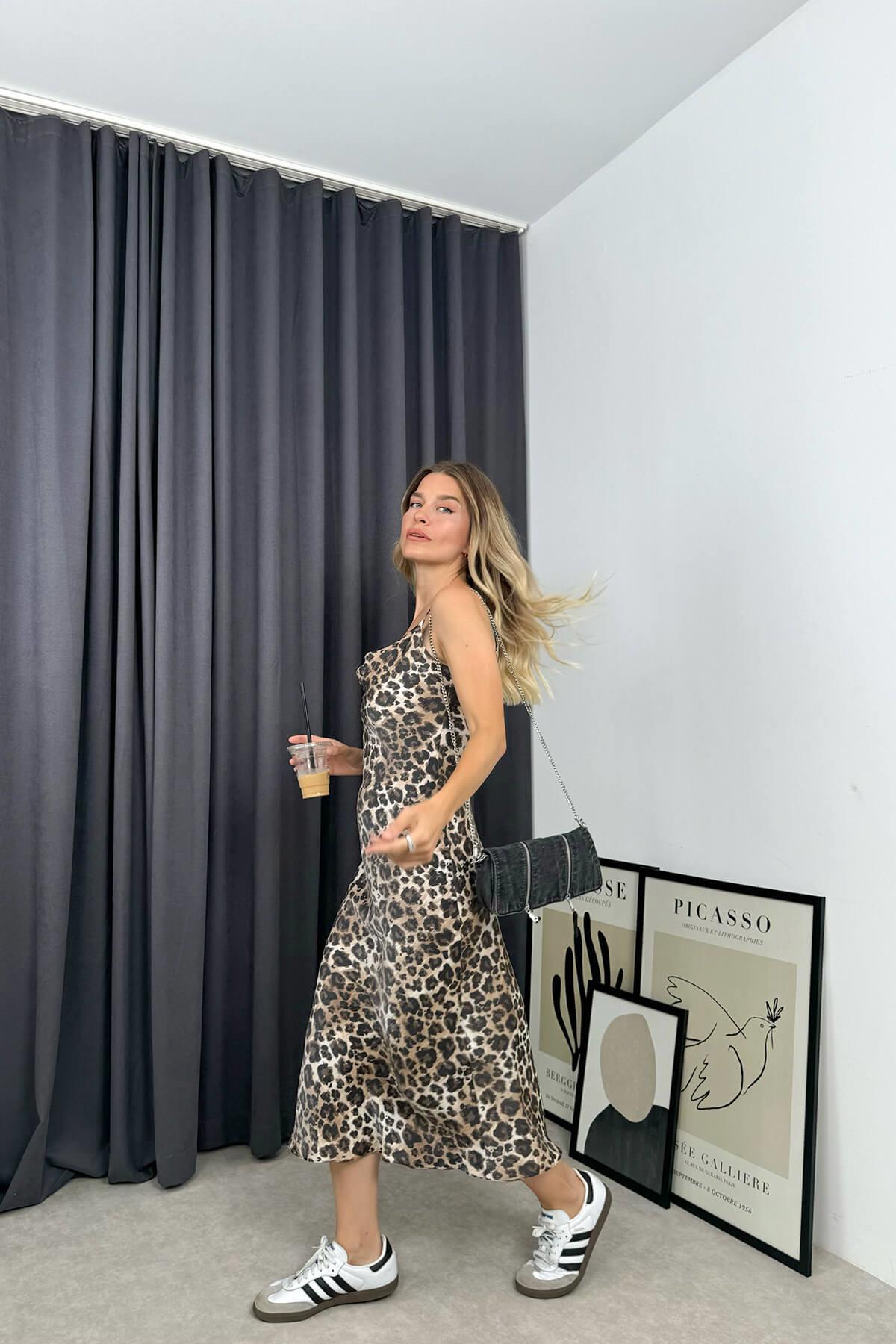 Askılı Leopar Desenli Elbise