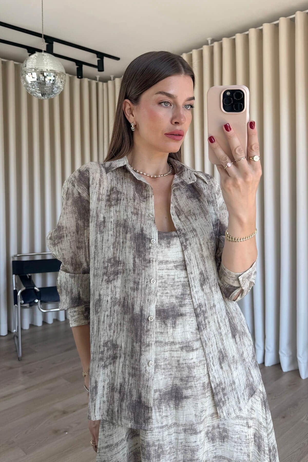 Bej Batik Desenli Gömlek