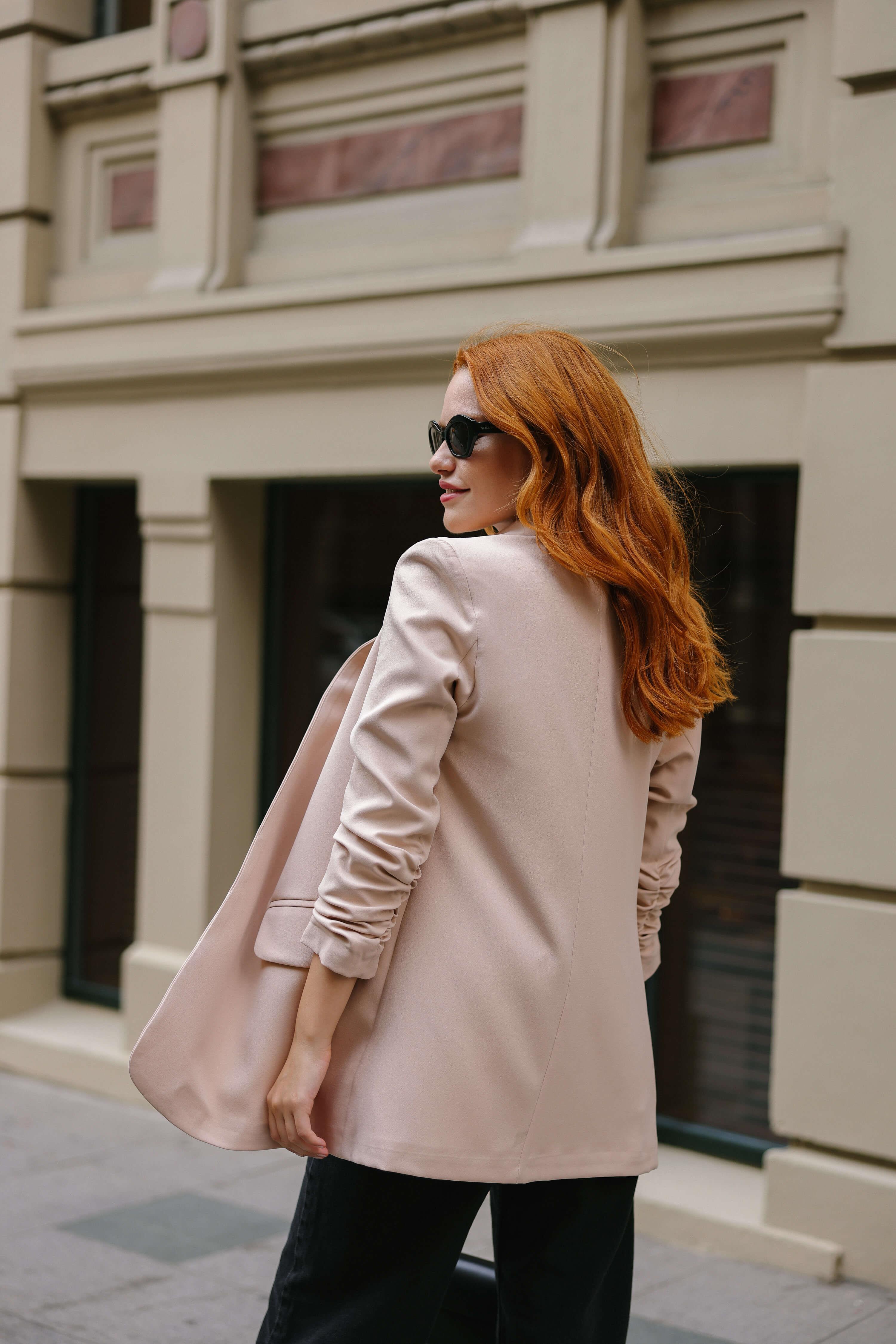 Bej Kolu Büzgülü Astarlı Vatkalı Blazer Ceket