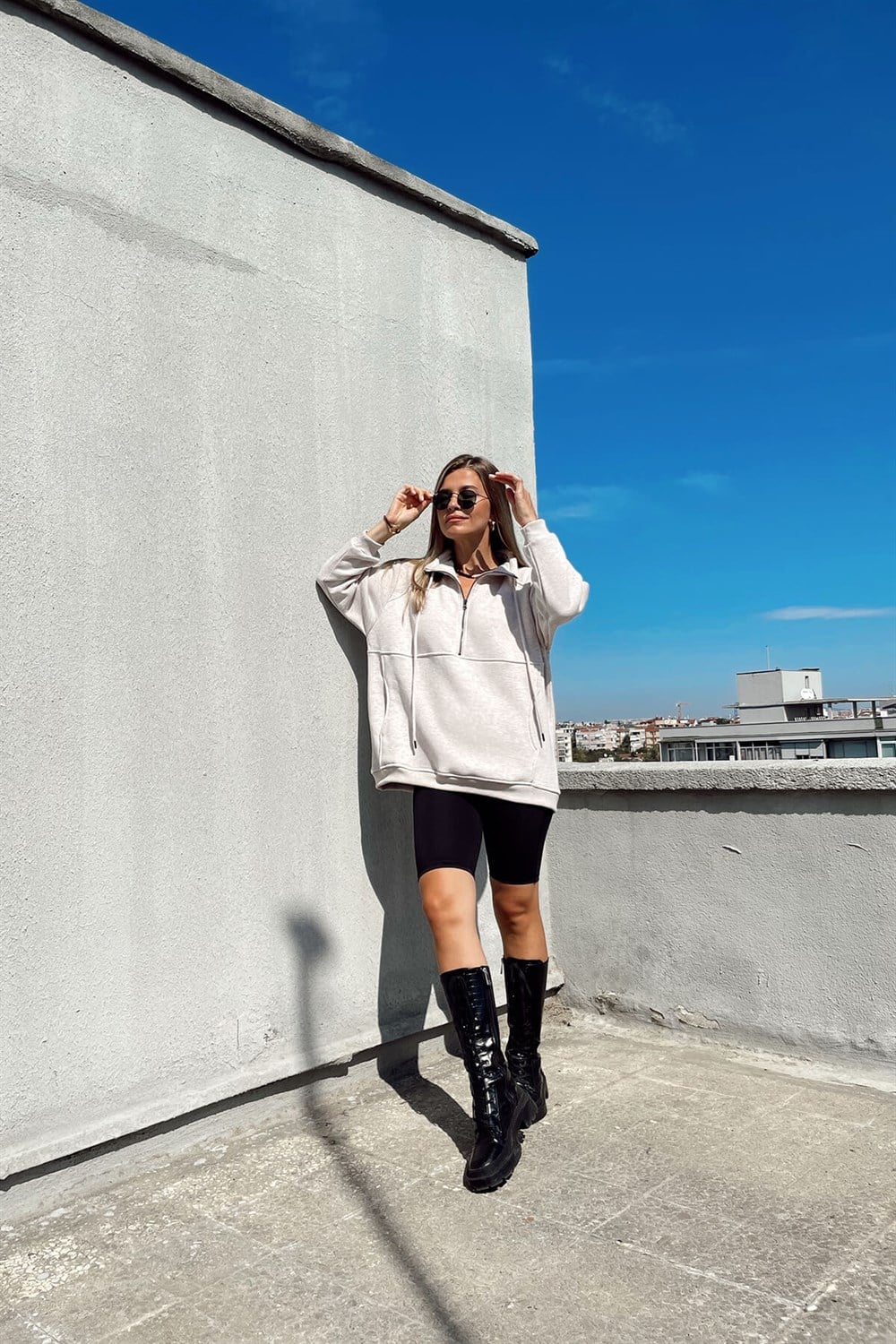 Bej Önden Fermuarlı Sweatshirt