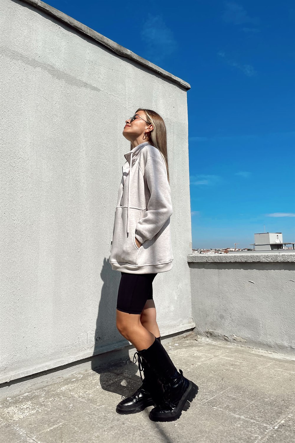 Bej Önden Fermuarlı Sweatshirt