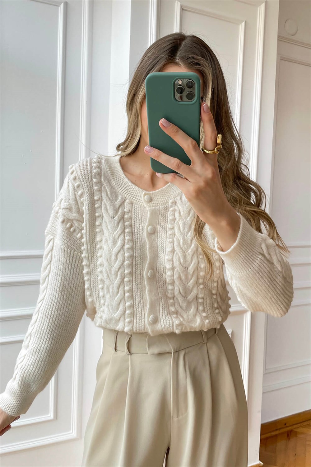 Bej Önü Motifli Crop Hırka