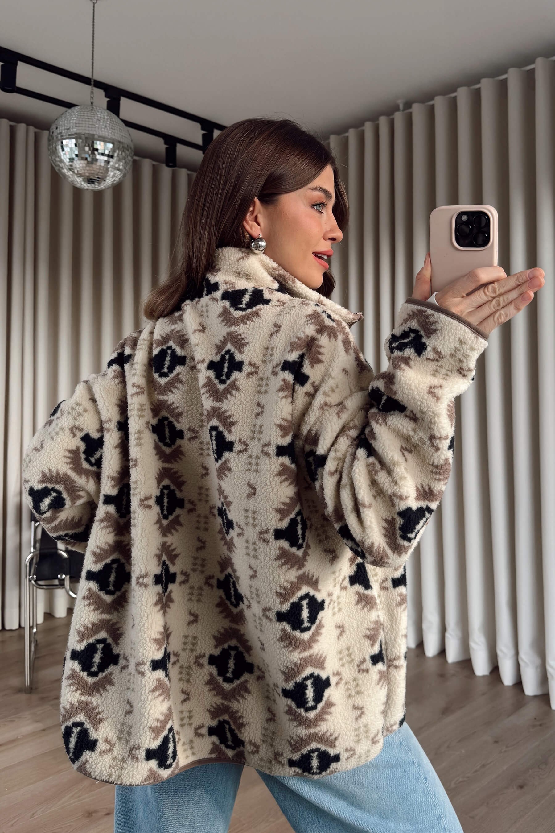 Bej Siyah Desenli Fermuarlı Oversize Peluş Sweatshirt