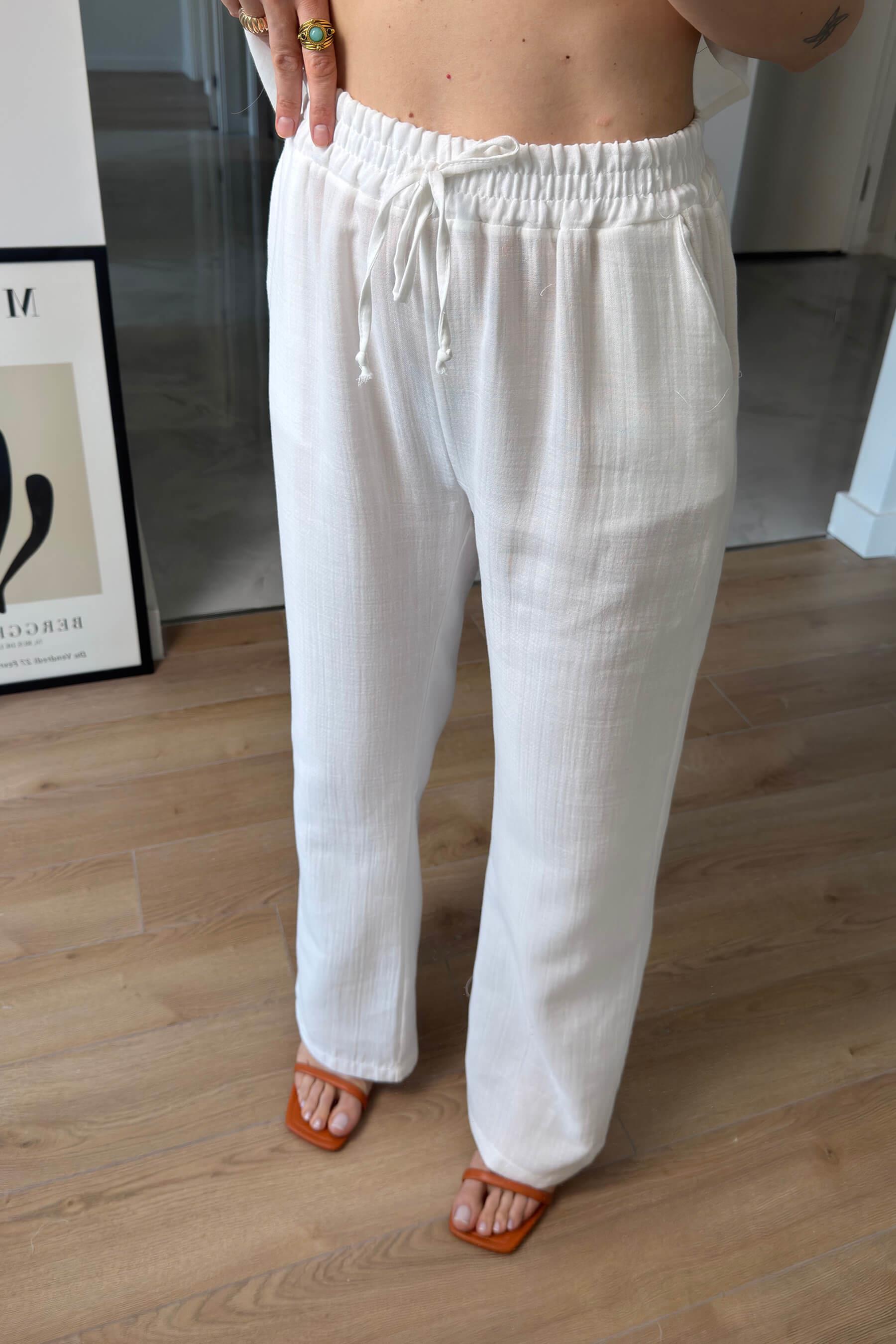 Beyaz Bağcıklı Bluz Bol Paça Müslin Pantolon Takım