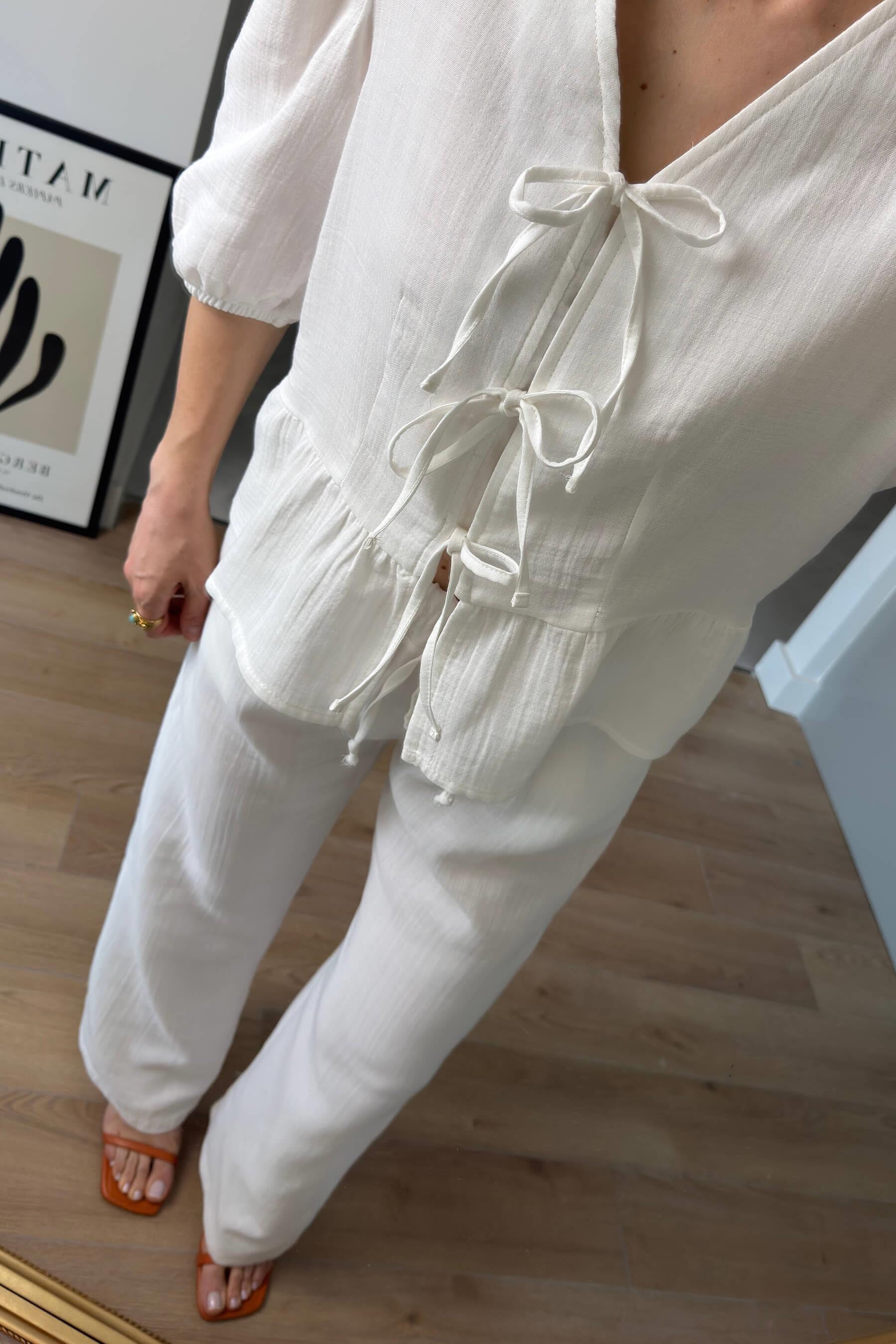 Beyaz Bağcıklı Bluz Bol Paça Müslin Pantolon Takım