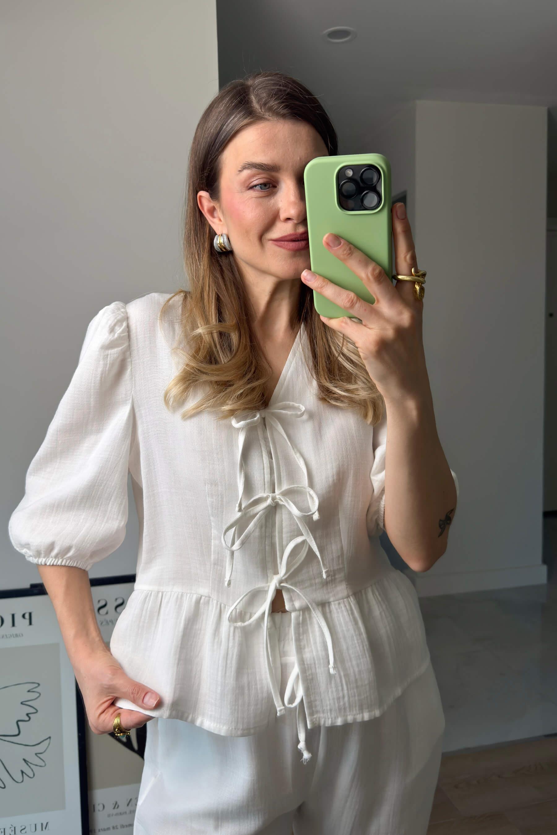 Beyaz Bağcıklı Bluz Bol Paça Müslin Pantolon Takım