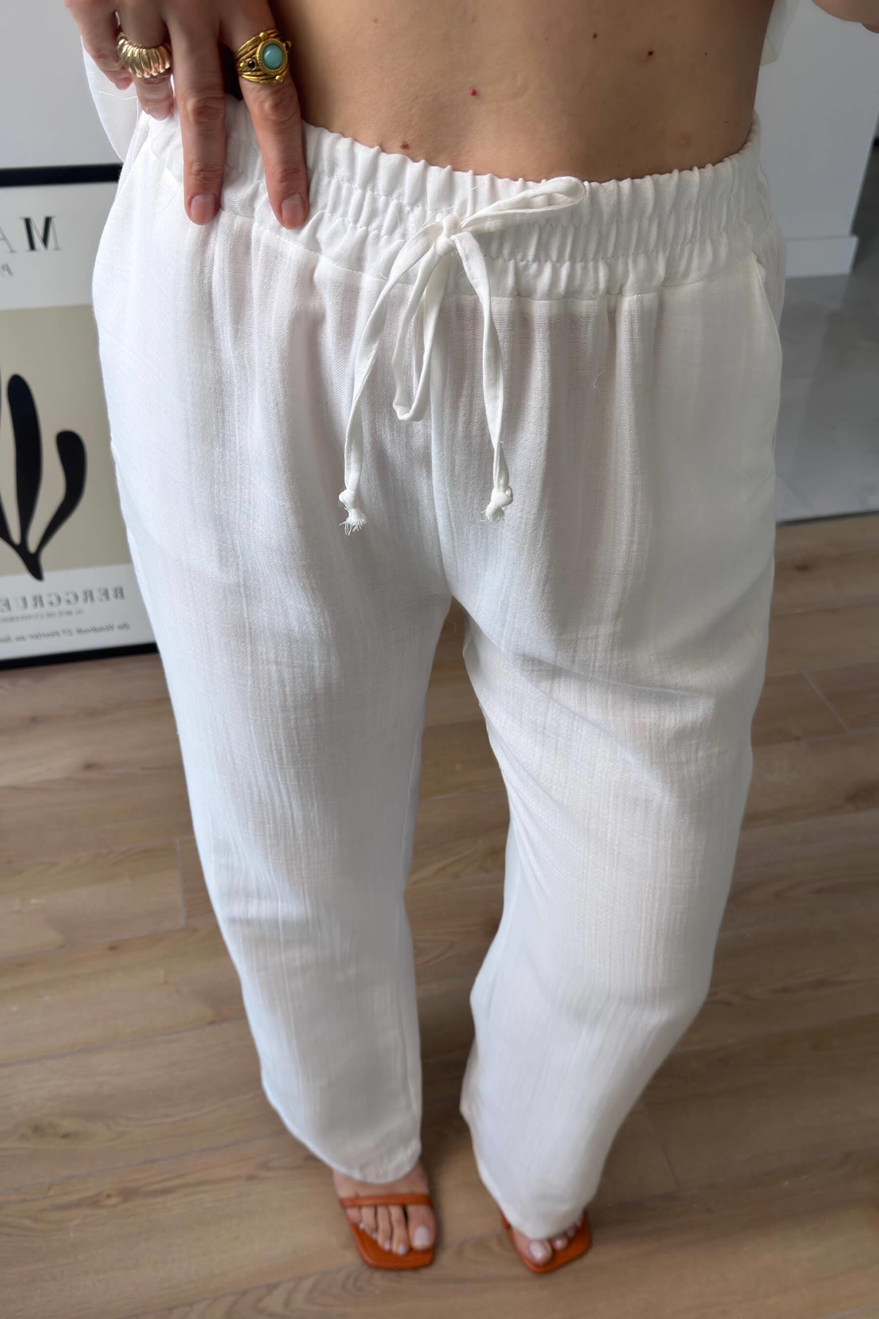 Beyaz Bağcıklı Bluz Bol Paça Müslin Pantolon Takım