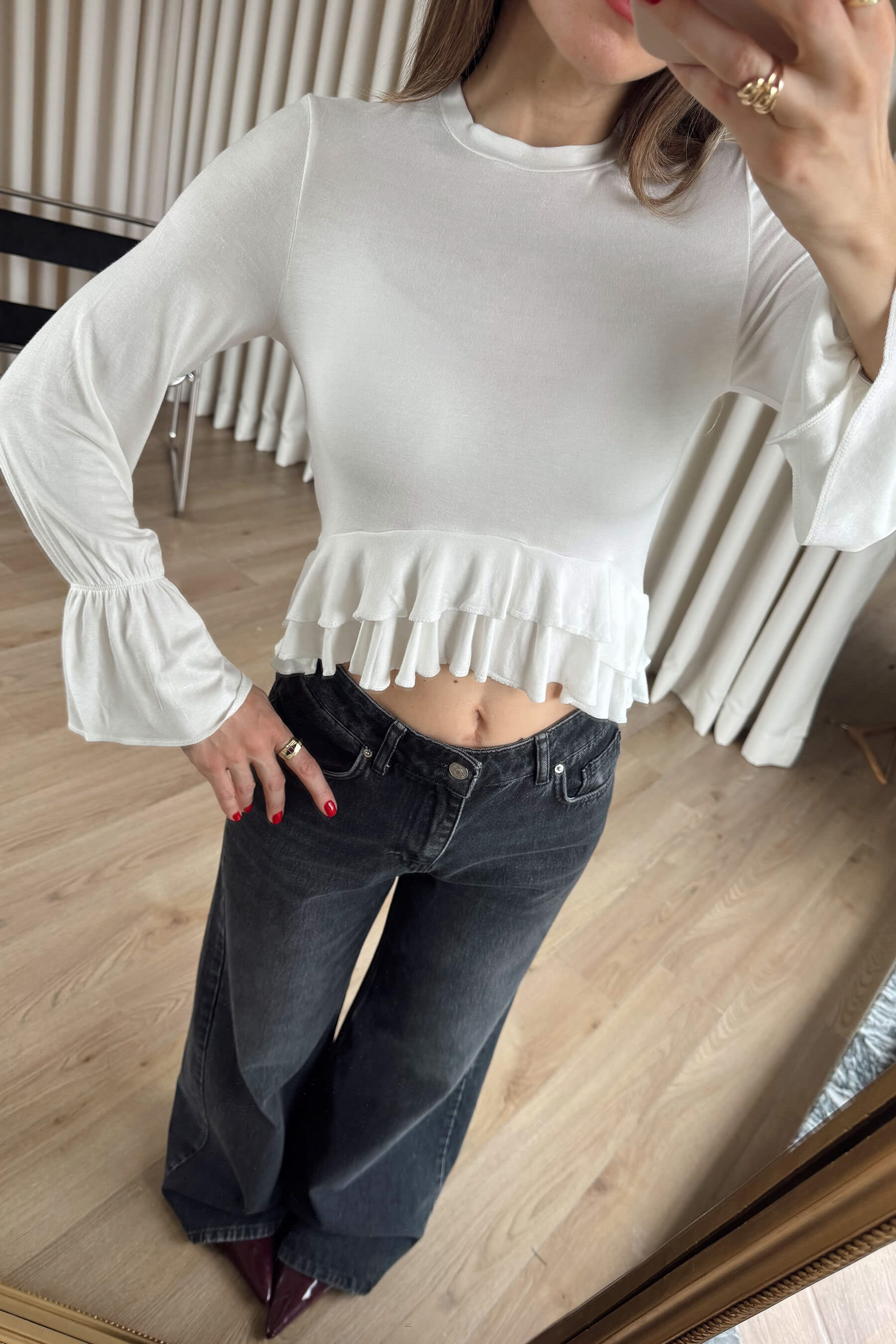 Beyaz Beli Fırfırlı Bluz