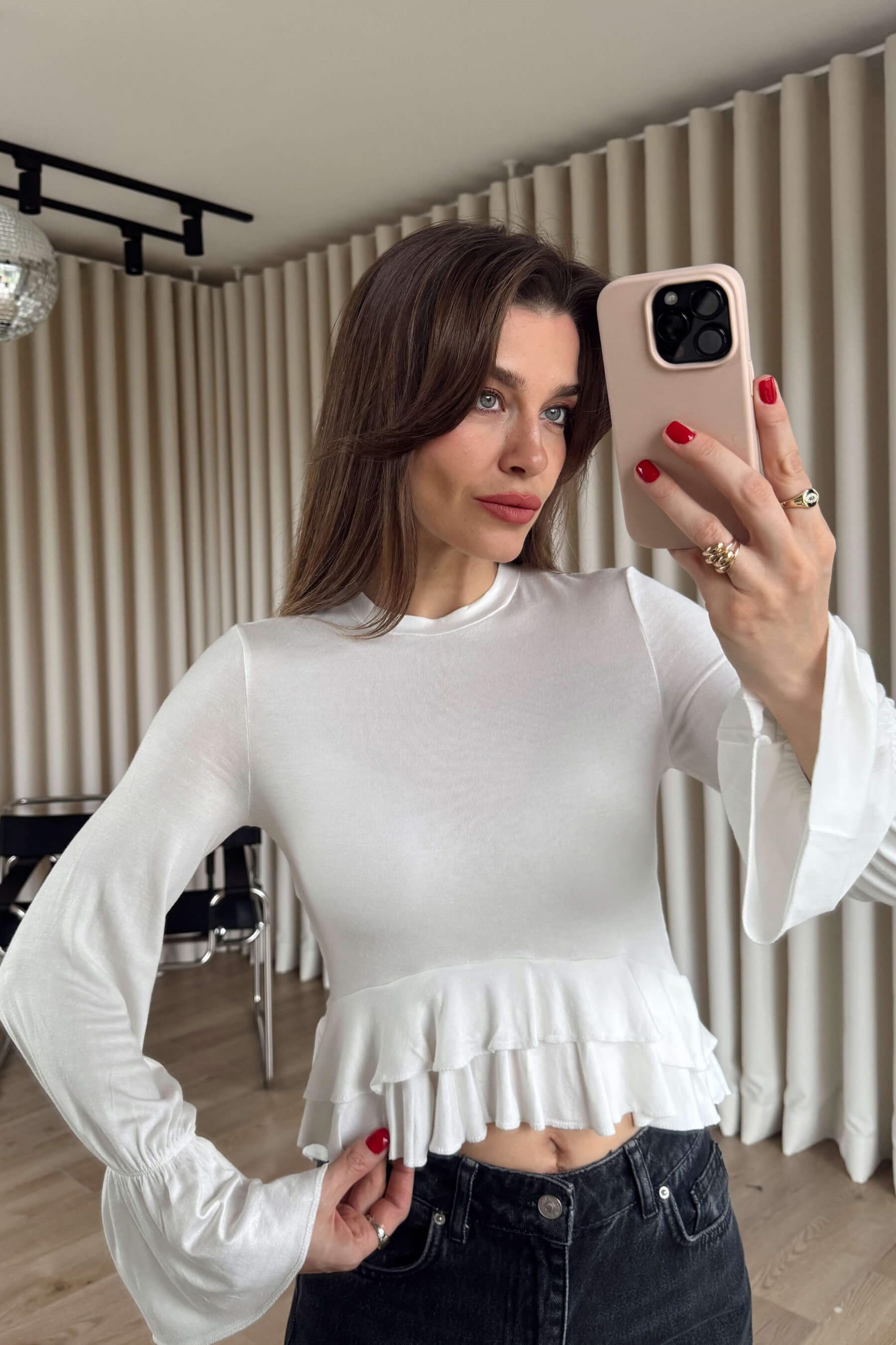 Beyaz Beli Fırfırlı Bluz