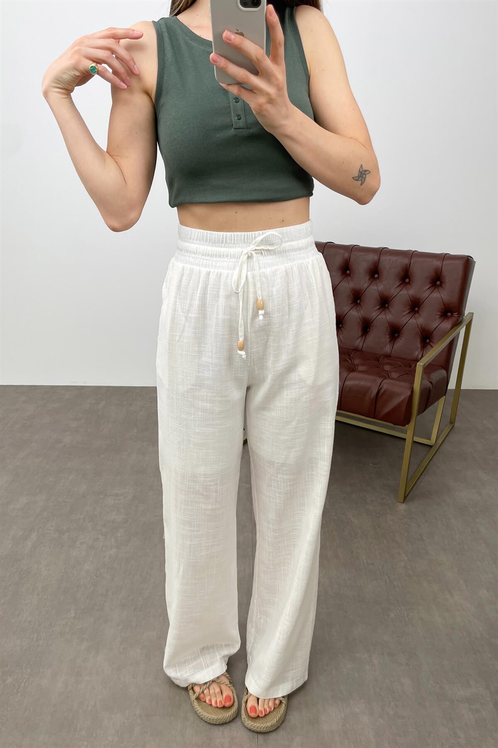 Beyaz Beli Lastikli Boru Paça Pantolon