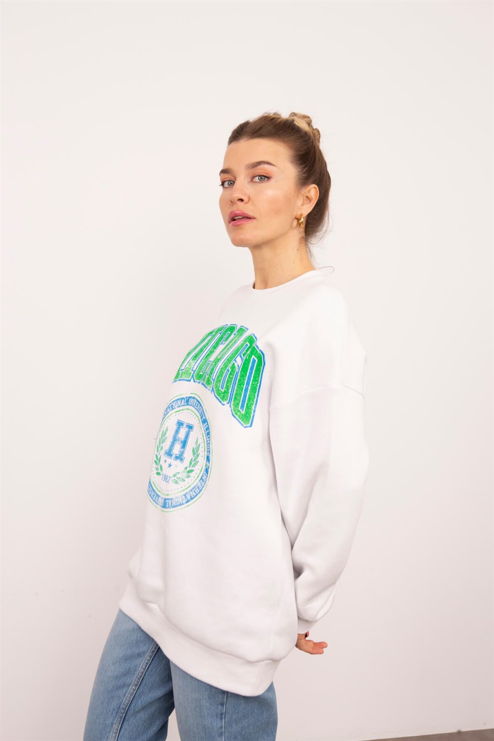 Beyaz Bisiklet Yaka Chicago Baskılı Oversize Sweatshirt