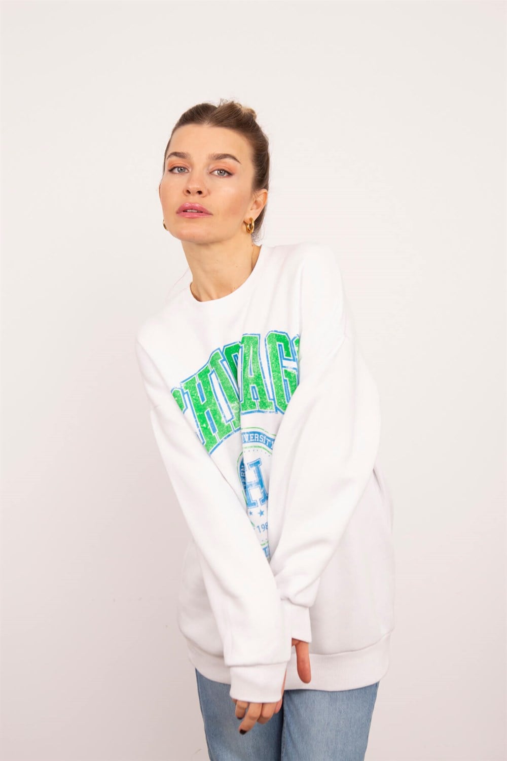 Beyaz Bisiklet Yaka Chicago Baskılı Oversize Sweatshirt