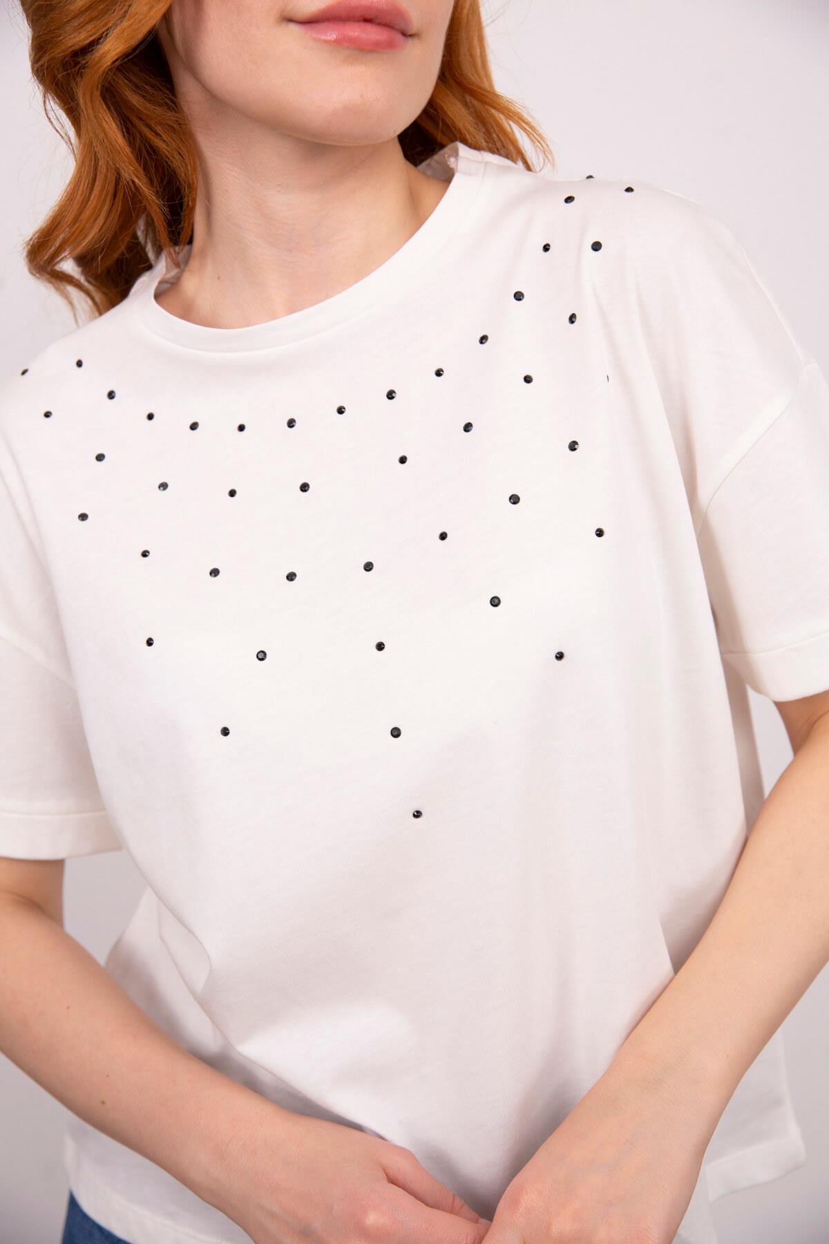 Beyaz Bisiklet Yaka Taşlı T-Shirt
