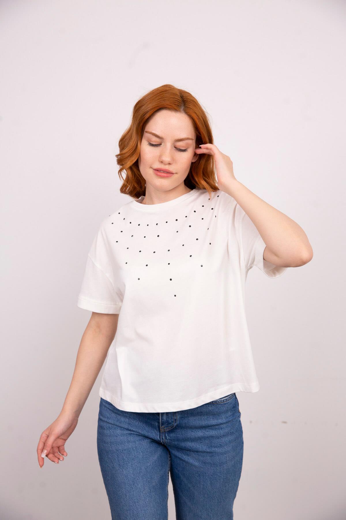 Beyaz Bisiklet Yaka Taşlı T-Shirt