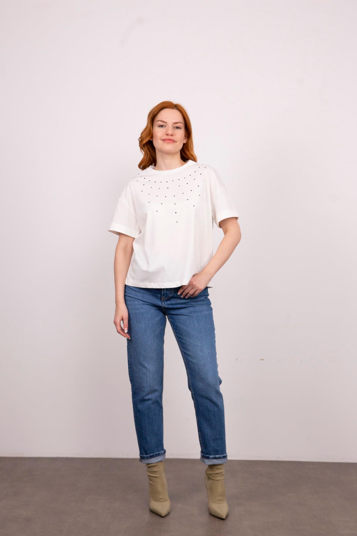 Beyaz Bisiklet Yaka Taşlı T-Shirt