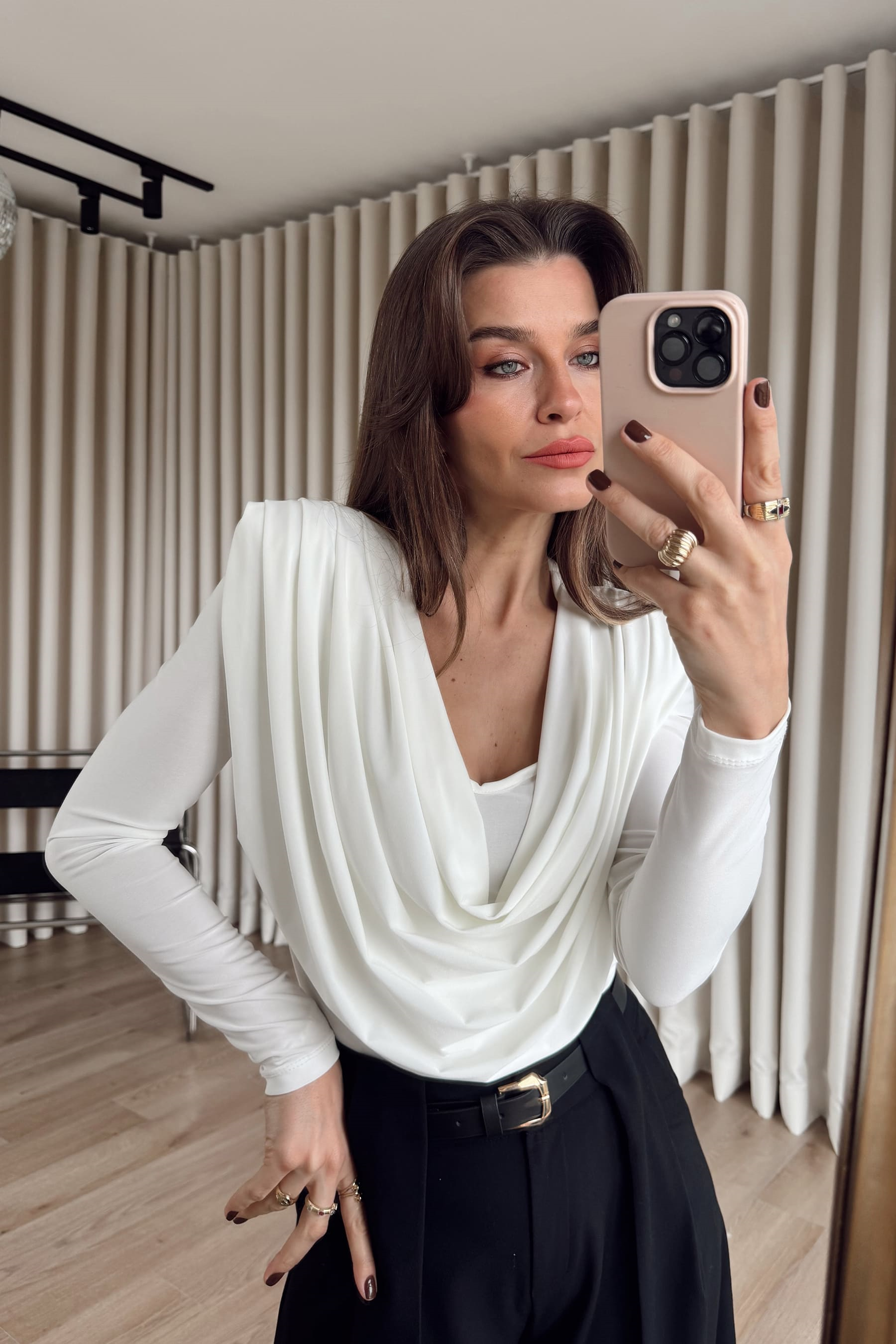 Beyaz Degaje Yaka Model Bluz