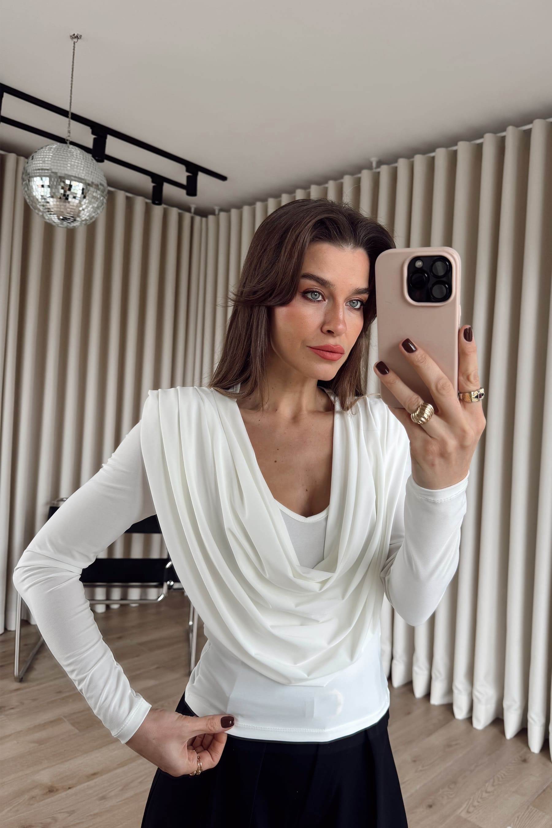 Beyaz Degaje Yaka Model Bluz