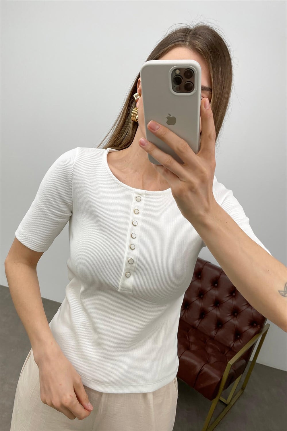 Beyaz Düğmeli Fitilli T-Shirt