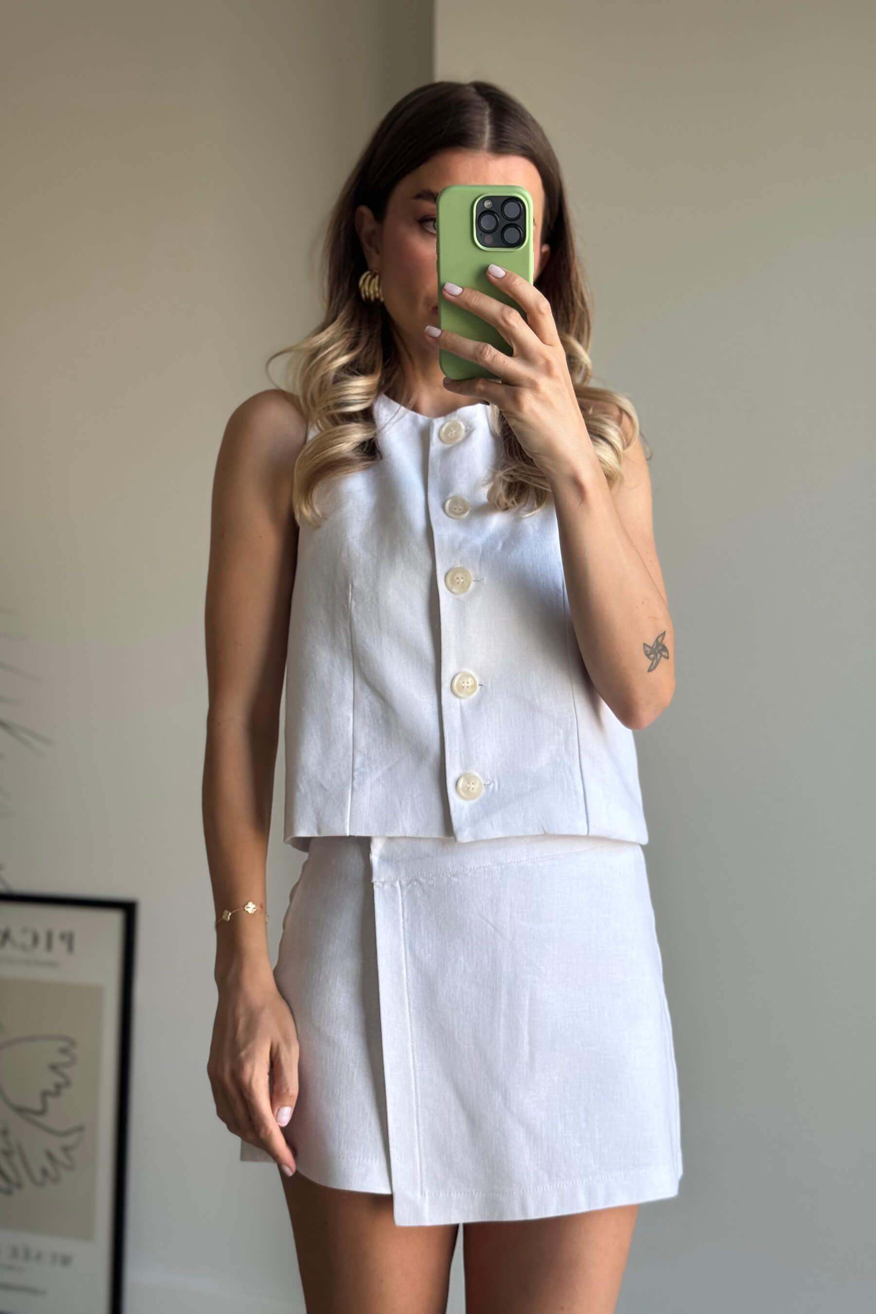 Beyaz Düğmeli Keten Yelek Şort Etek Takım