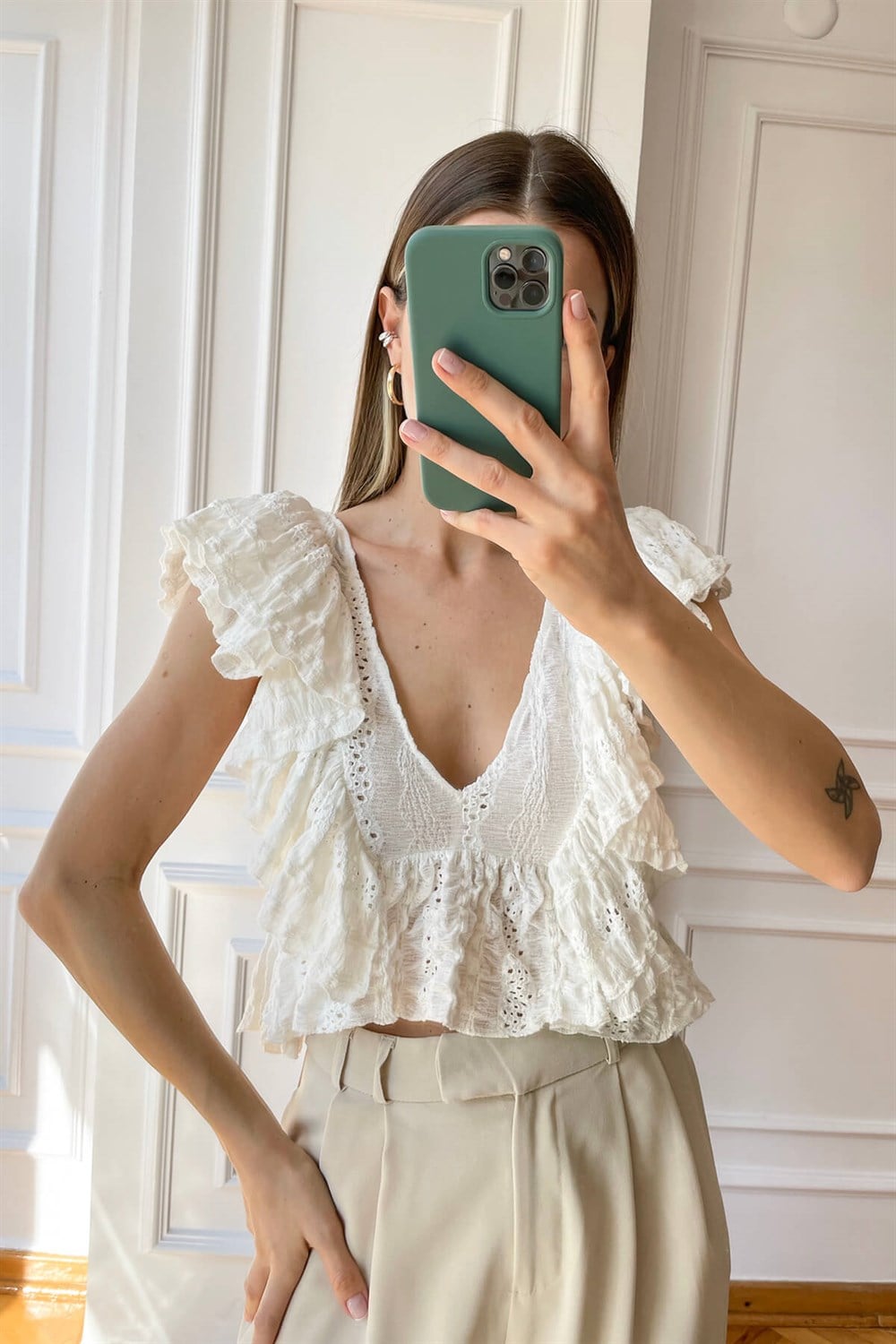 Beyaz Fisto Fırfırlı Crop Bluz