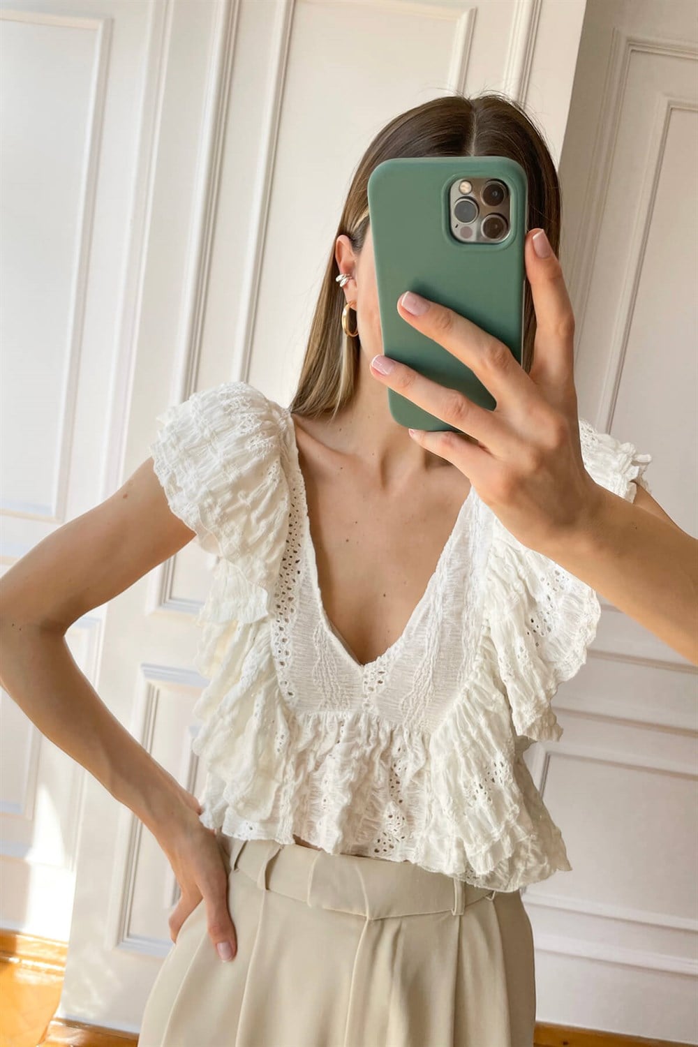 Beyaz Fisto Fırfırlı Crop Bluz
