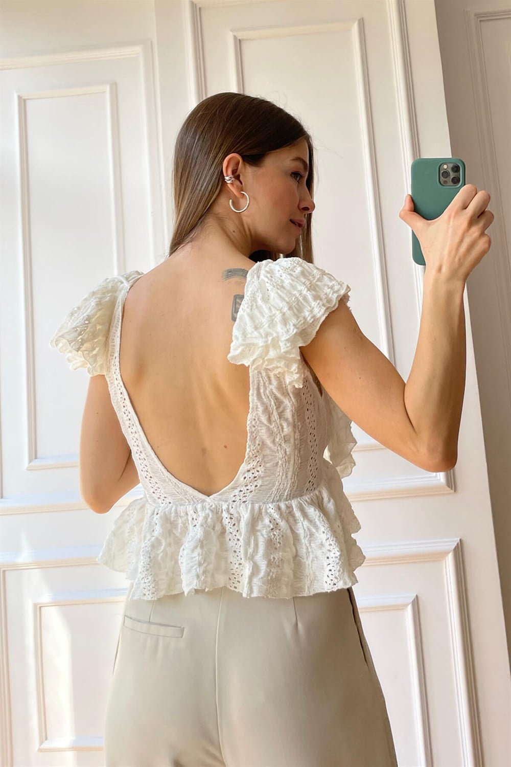 Beyaz Fisto Fırfırlı Crop Bluz