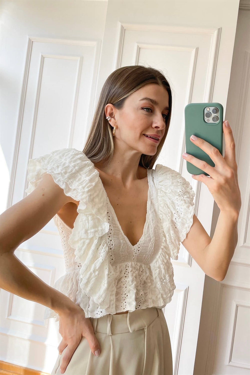 Beyaz Fisto Fırfırlı Crop Bluz