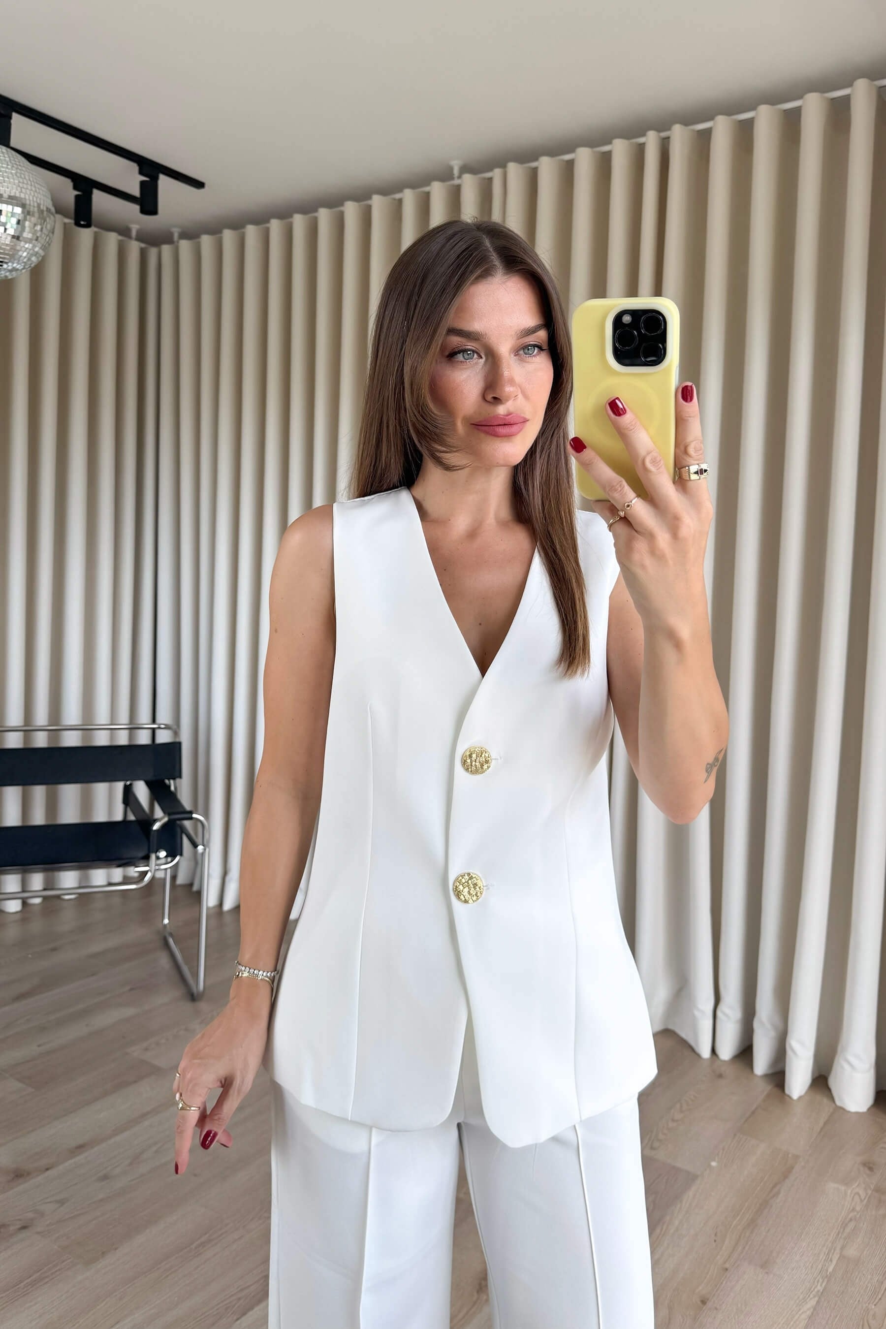 Beyaz Gold Düğmeli Yelek Pantolon Takım