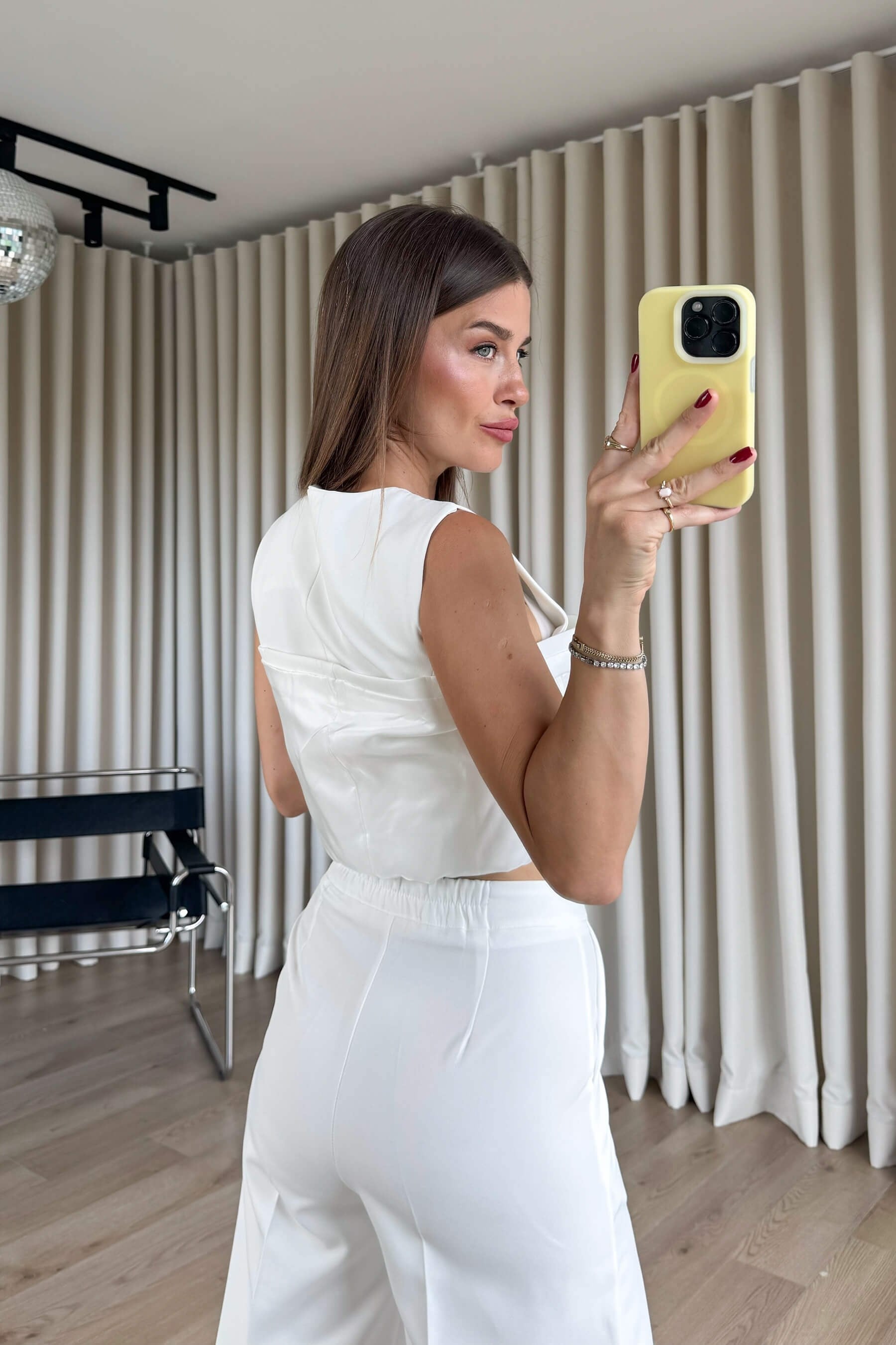 Beyaz Gold Düğmeli Yelek Pantolon Takım