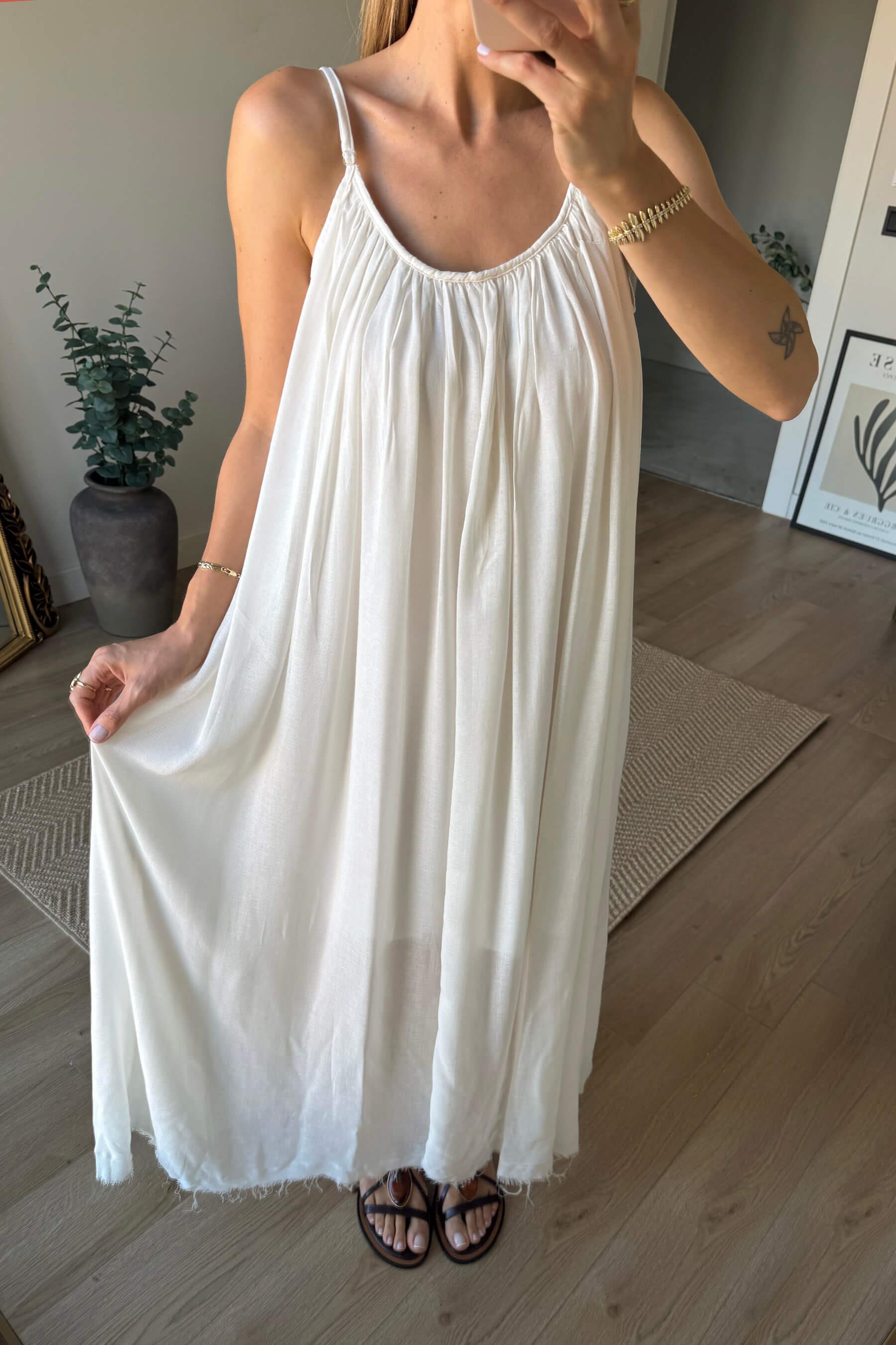 Beyaz İnce Askılı Astarlı Pamuklu Oversize Elbise