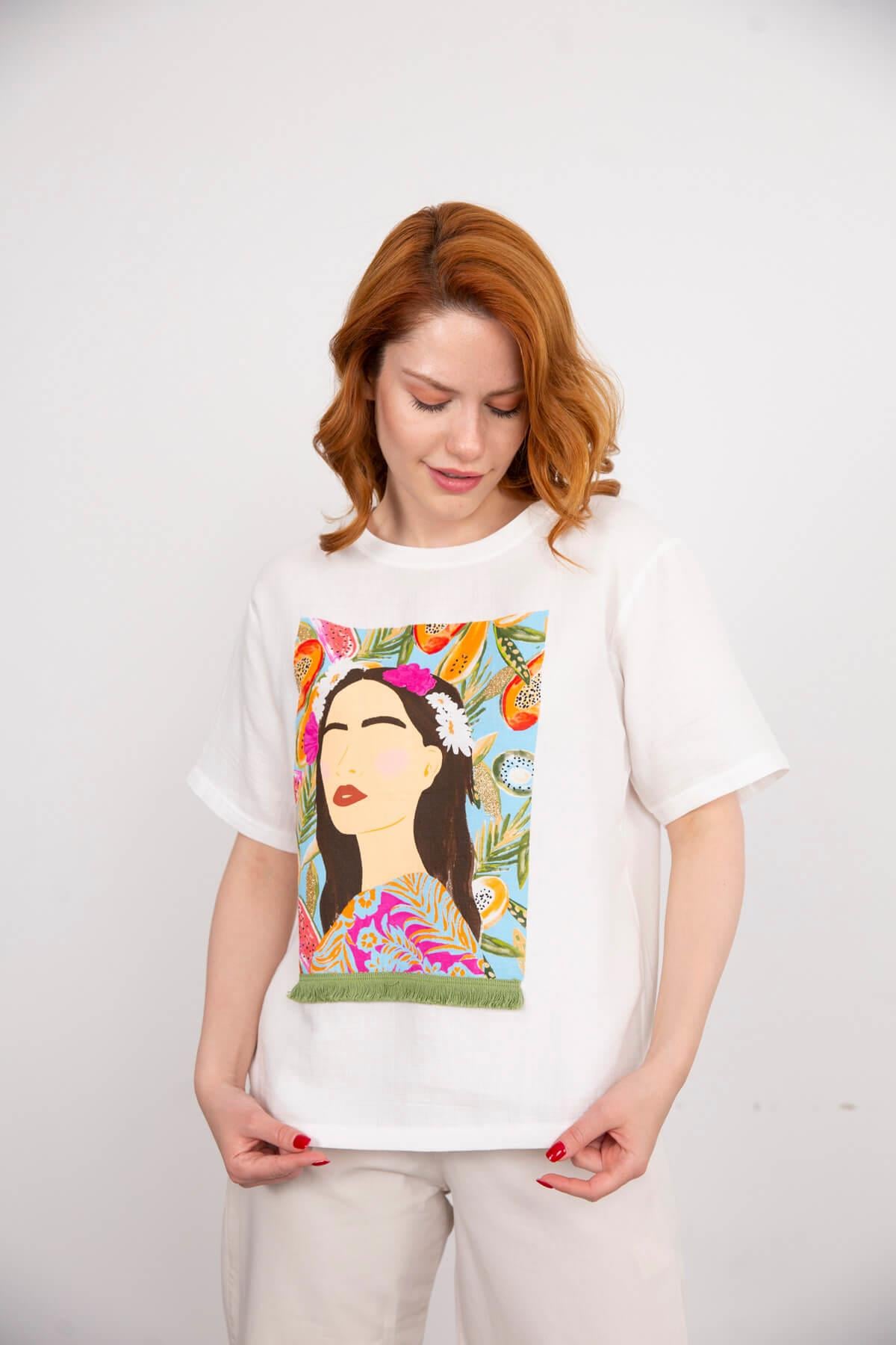 Beyaz Kadın Baskılı Püsküllü T-Shirt
