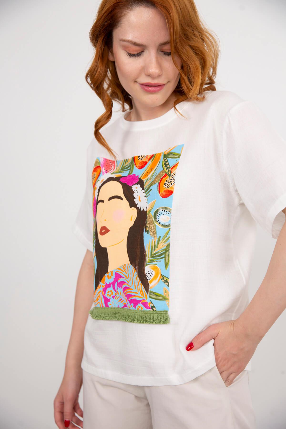 Beyaz Kadın Baskılı Püsküllü T-Shirt