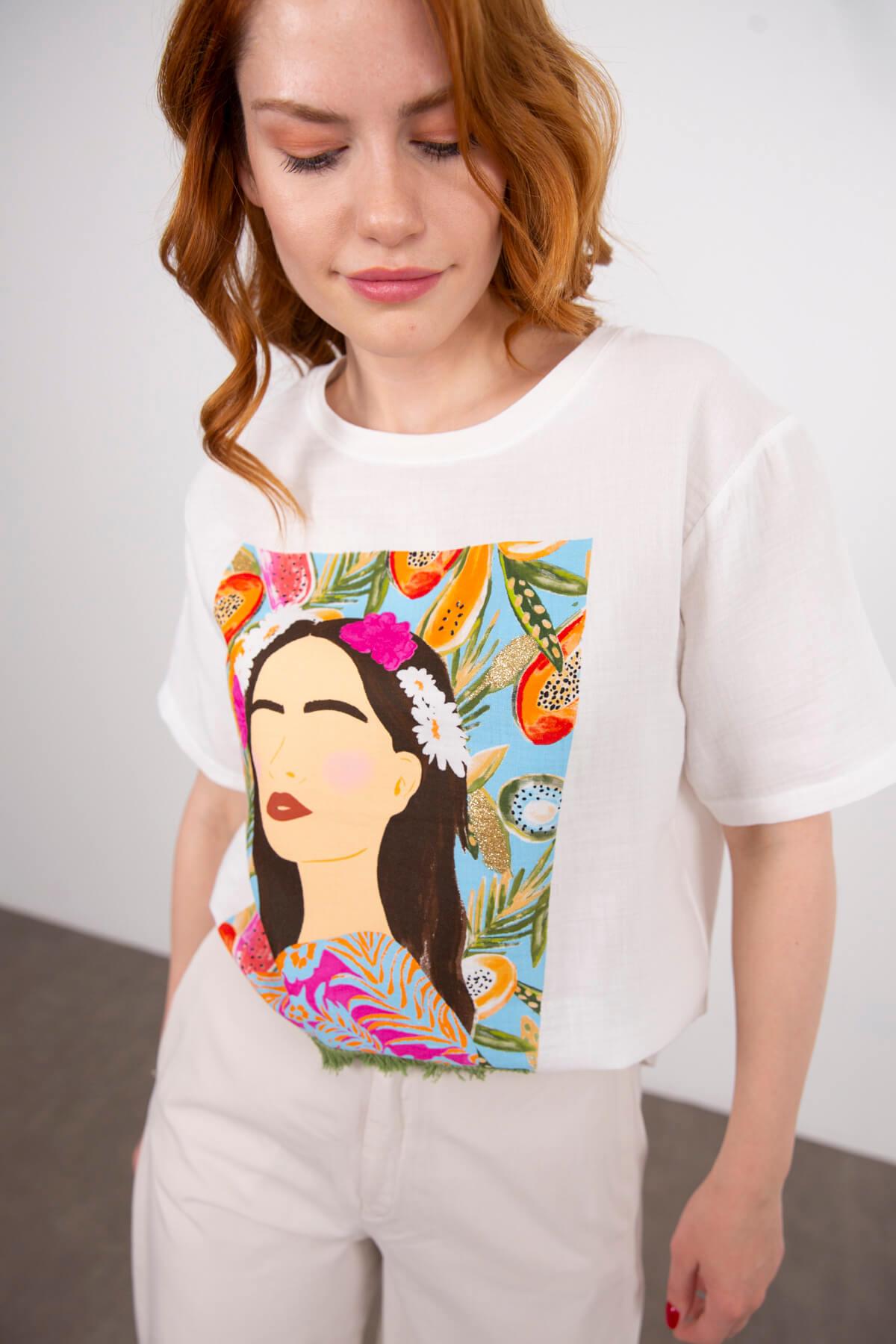 Beyaz Kadın Baskılı Püsküllü T-Shirt