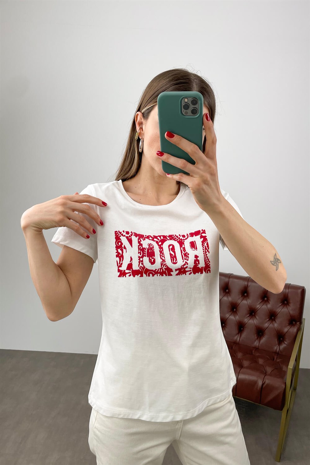 Beyaz Kırmızı Rock Baskı T-Shirt