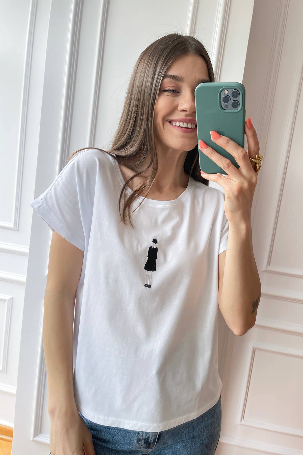 Beyaz Kız Nakışlı T-Shirt