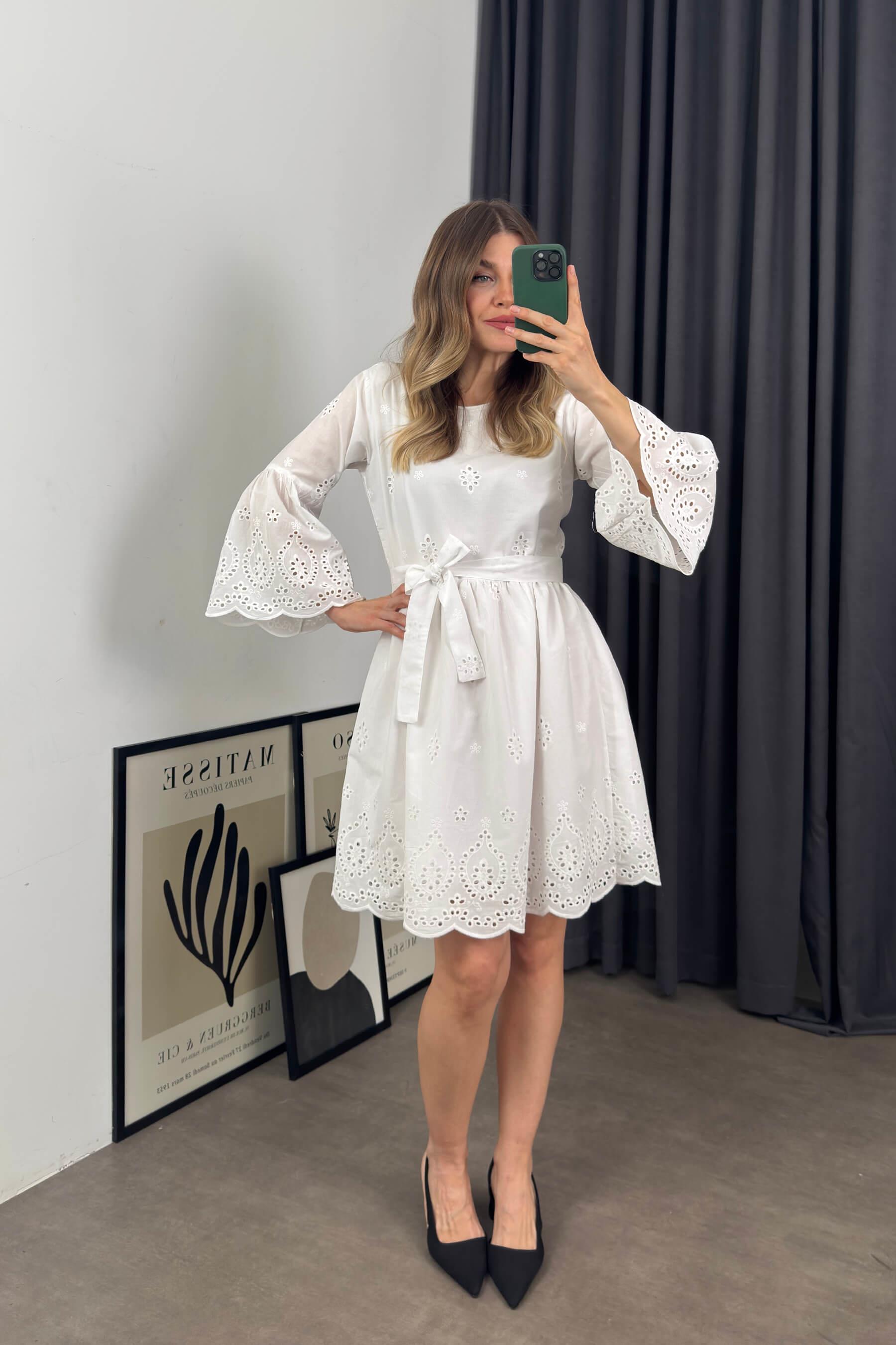 Beyaz Kolları Volanlı Kuşaklı Fisto Elbise