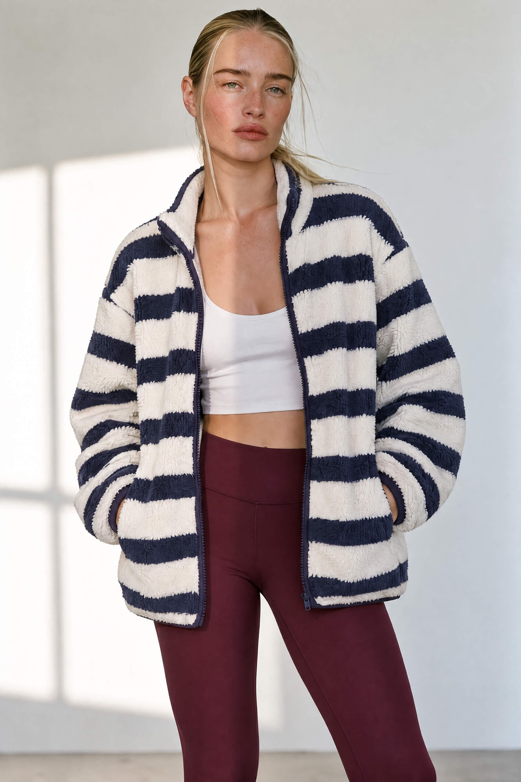 Beyaz Lacivert Çizgili Fermuarlı Oversize Peluş Sweatshirt